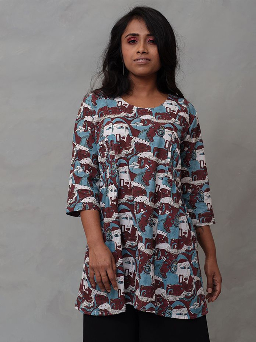 

WildMoss Handblock Face Print Cotton Boxy Longline Top, Burgundy