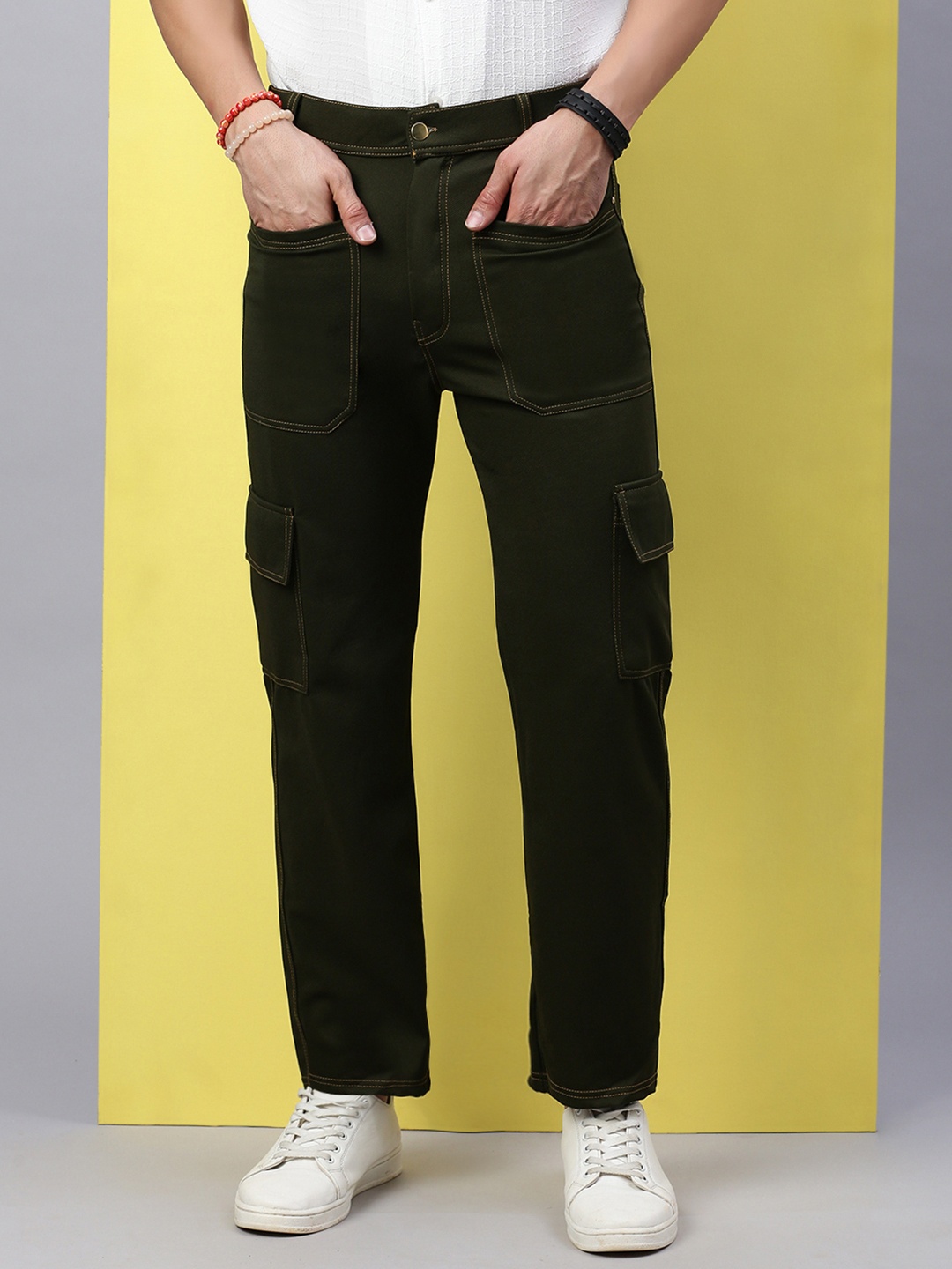 

VOXATI Men Relaxed Cargos Trousers, Green