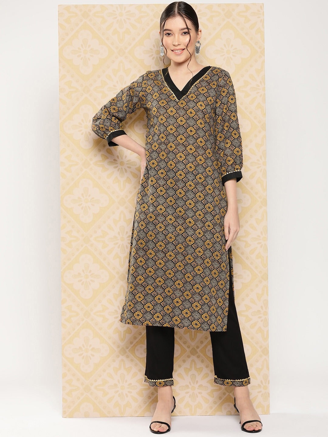 

MissKurti Geometric Printed Pure Cotton V Neck Tunic With Trousers, Brown