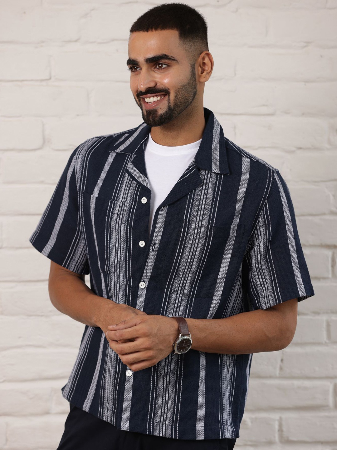 

Uncluttered Closet Men Relaxed Boxy Fit Club Collar Vertical Striped Cotton Casual Shirt, Navy blue