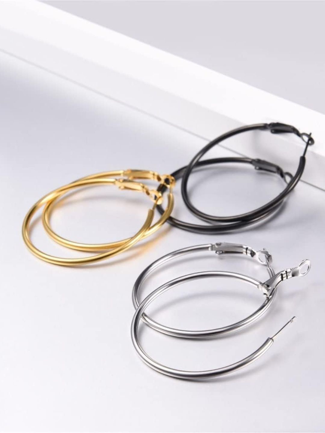 

DressBerry Set Of 3 Gold-Plated Circular Shaped Hoop Earrings