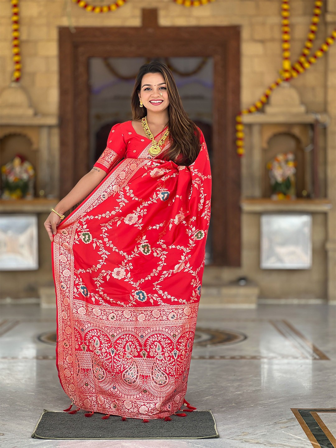 

Divyadham Textiles Woven Design Zari Pure Silk Banarasi Saree, Red
