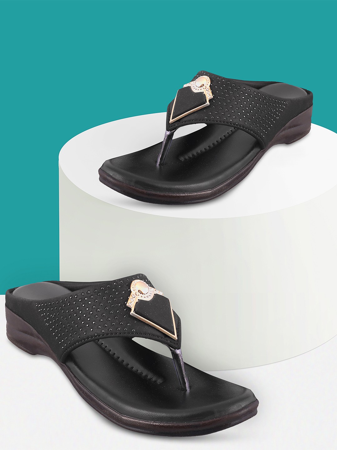 

HUNYZA FOOTWEAR Women Embellished T-Strap Flats, Black