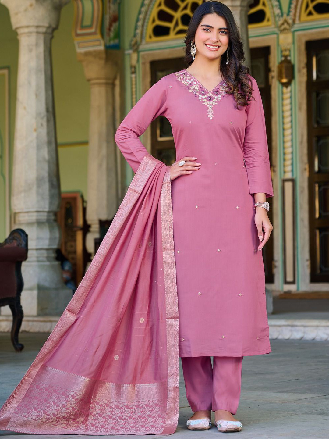 

BLACK SCISSOR Floral Yoke Design V-Neck Raw Silk Straight Kurta With Trousers & Dupatta, Rose