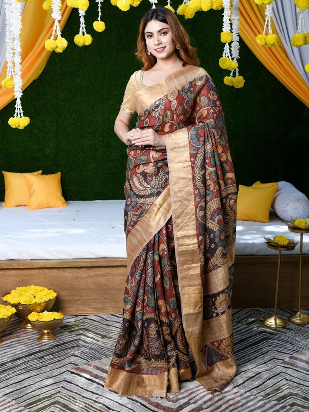 

Nimidiya Floral Printed Pure Cotton Saree, Maroon