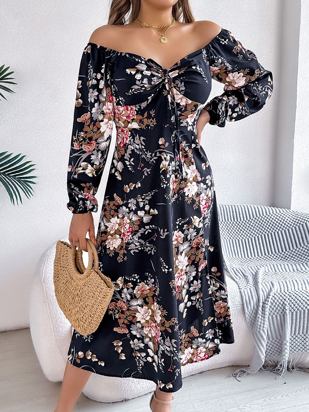 

StyleCast x Revolte Floral Print Sweetheart Neck Bishop Sleeves Fit and Flare Midi Dress, Black