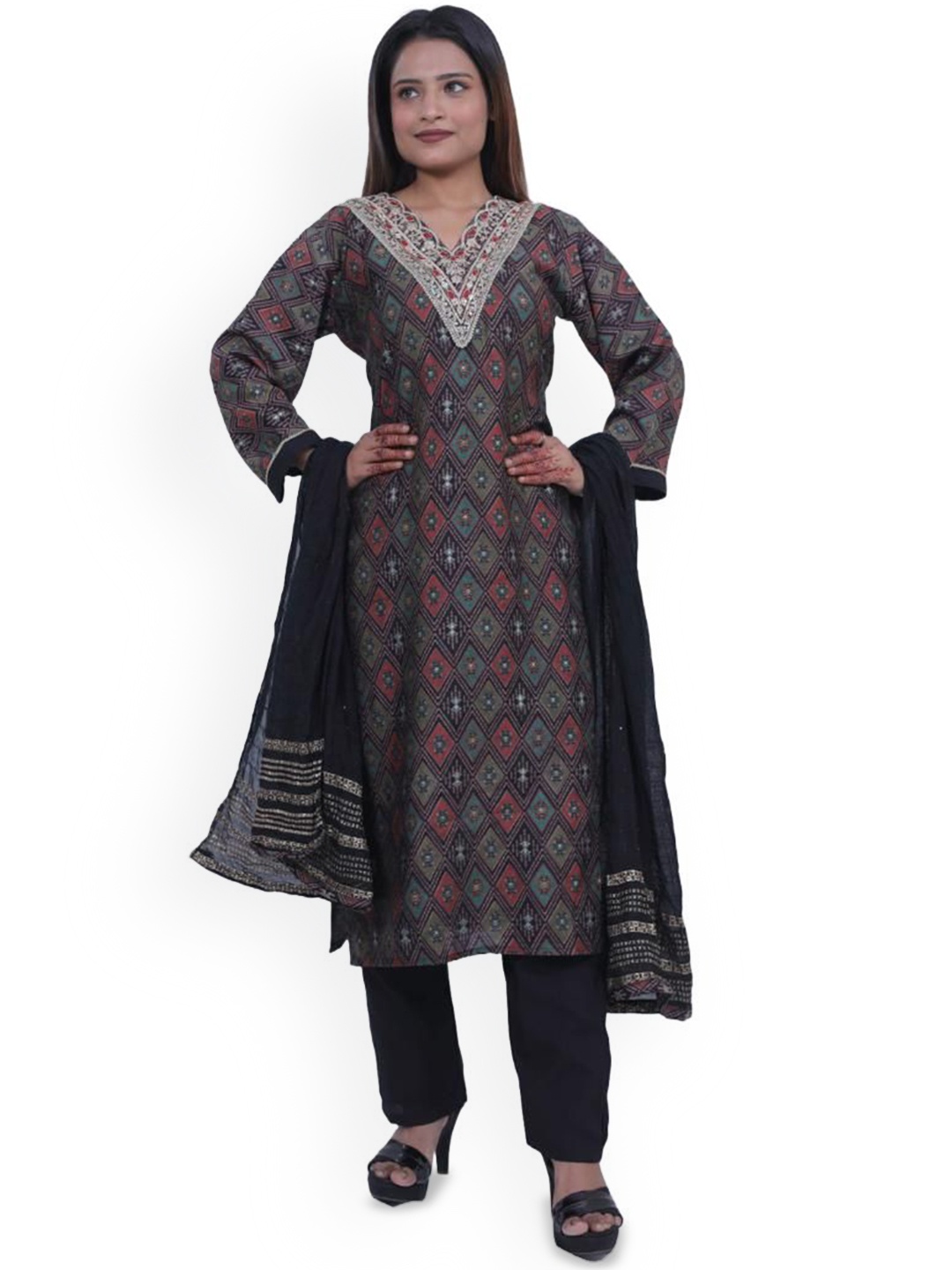 

Wavy Collection Ethnic Motifs Embroidered Pure Silk Straight Kurta Set, Black