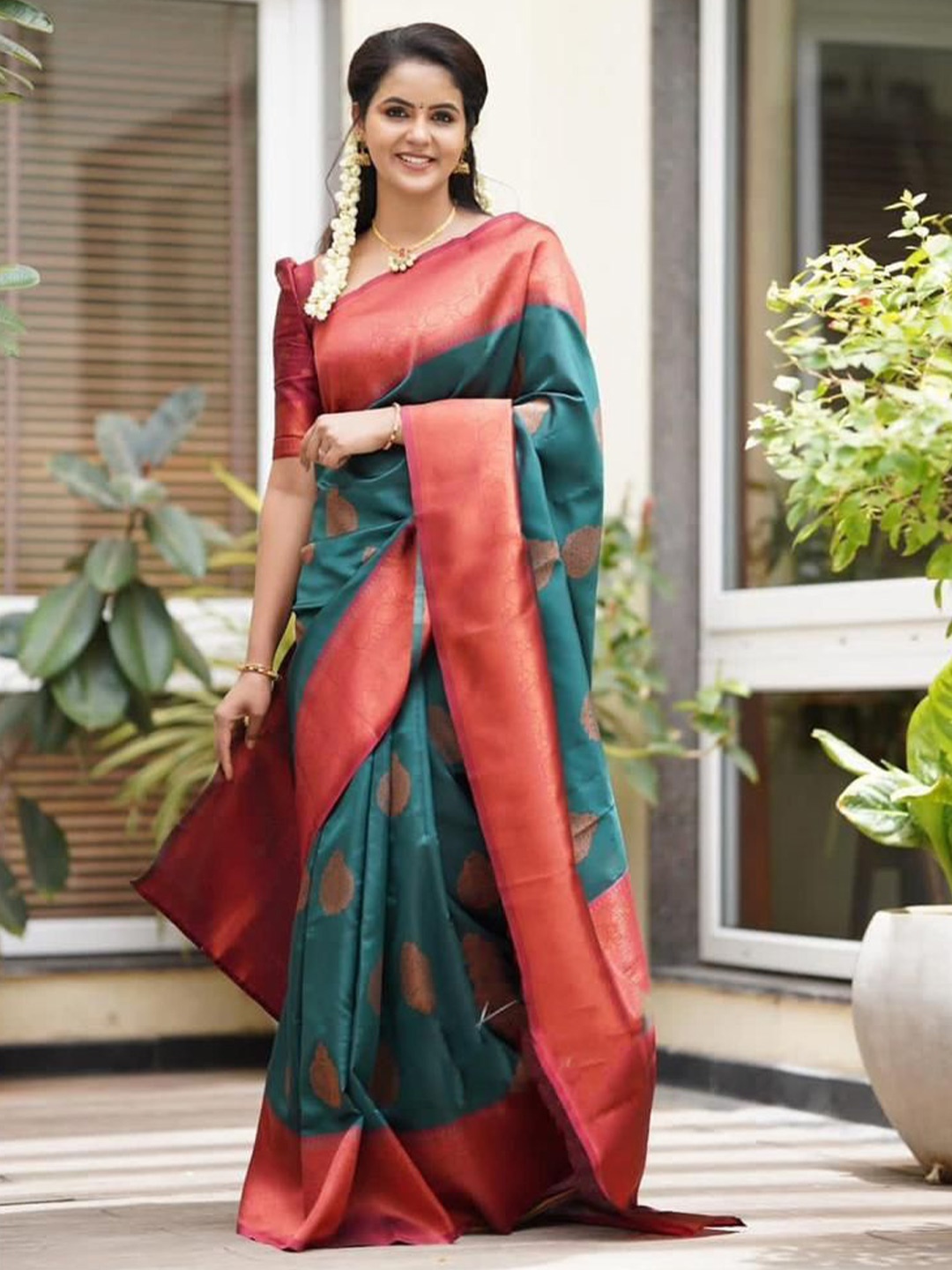 

PAYAL CREATION Woven Design Zari Banarasi Saree, Green
