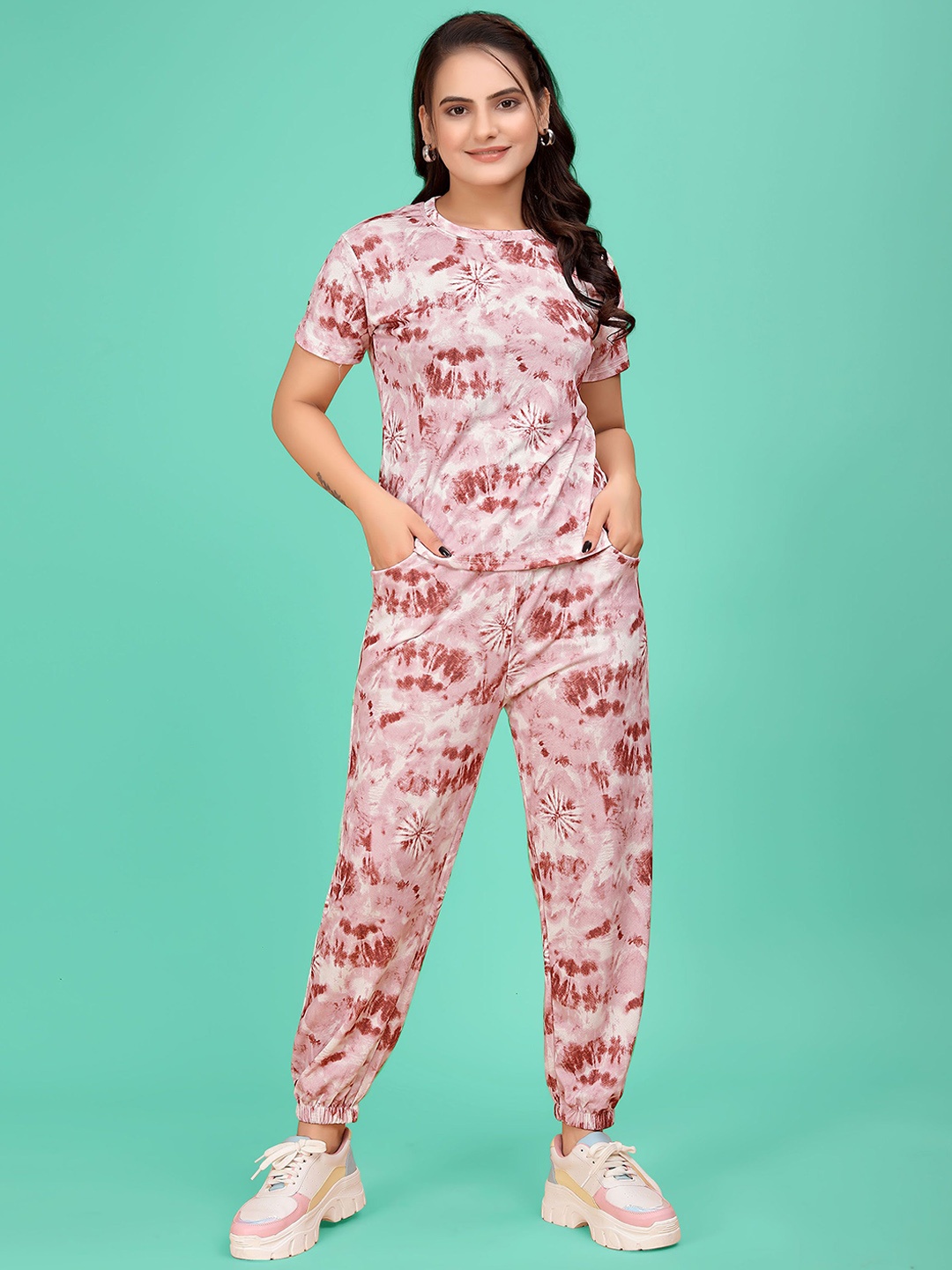 

SAKARMAA Tie & Dye Printed Round Neck T-Shirt With Joggers, Brown