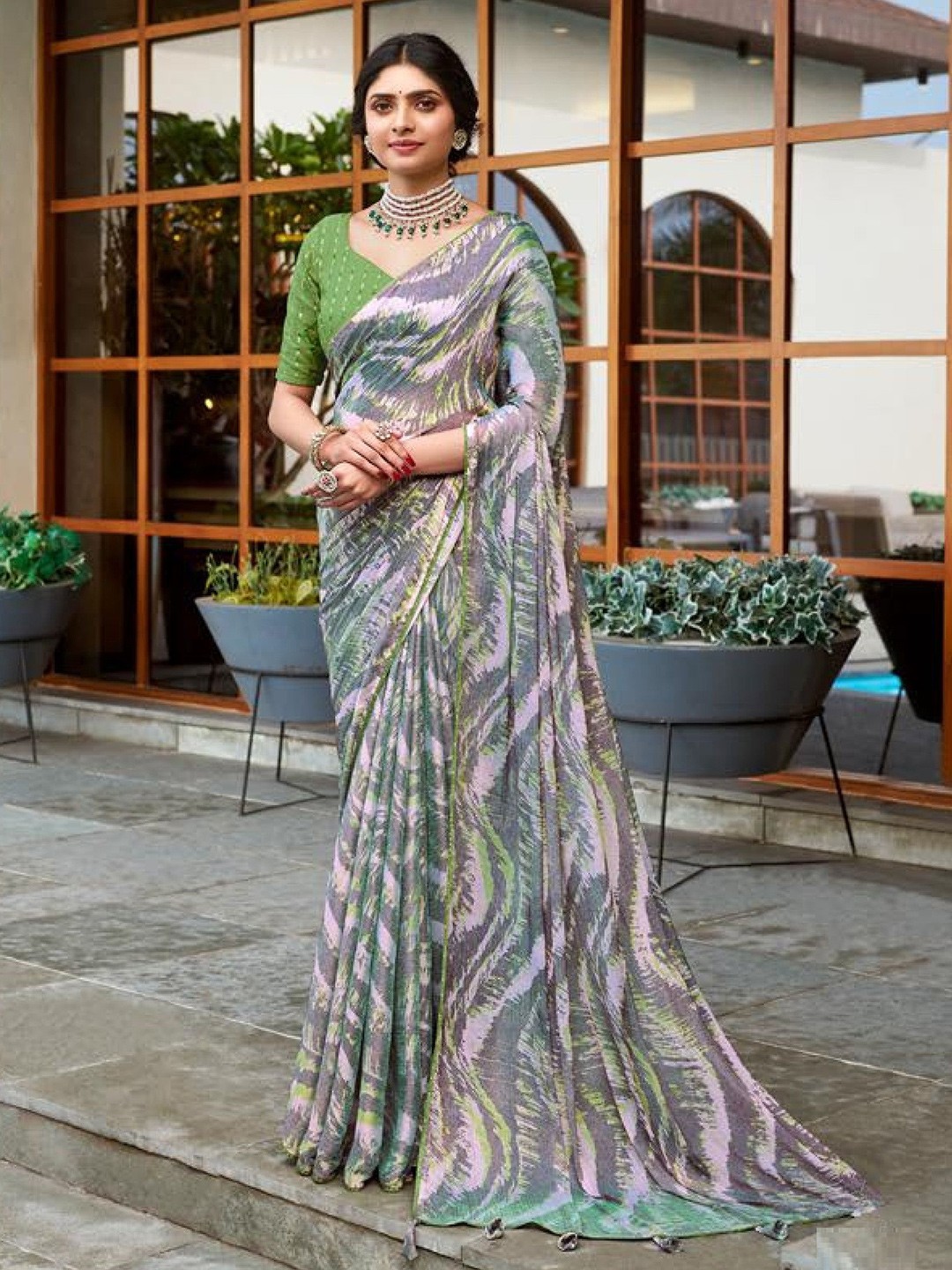 

MAHALASA Abstract Printed Pure Georgette Saree, Grey