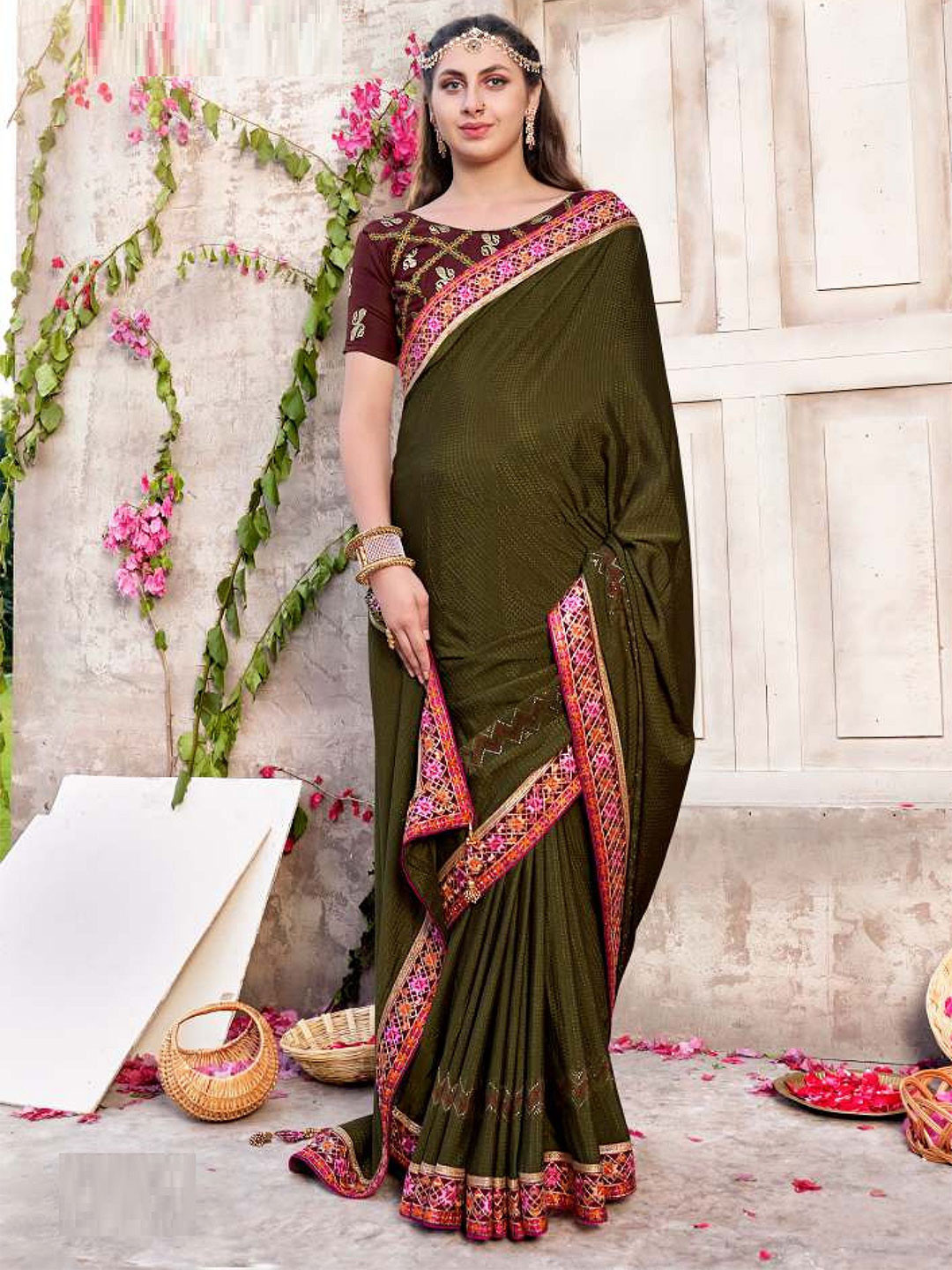 

MAHALASA Ethnic Motifs Embroidered Designer Saree, Green