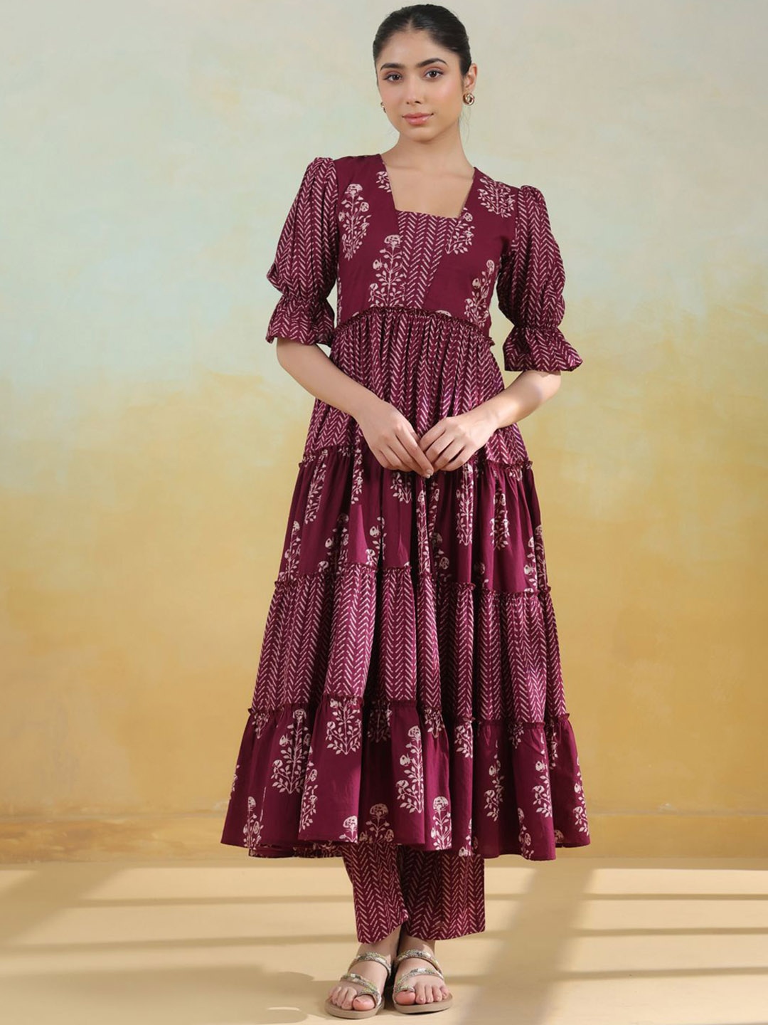 

anayna Floral Printed Tiered Square Neck Pure Cotton Anarkali Kurta With Trousers, Maroon