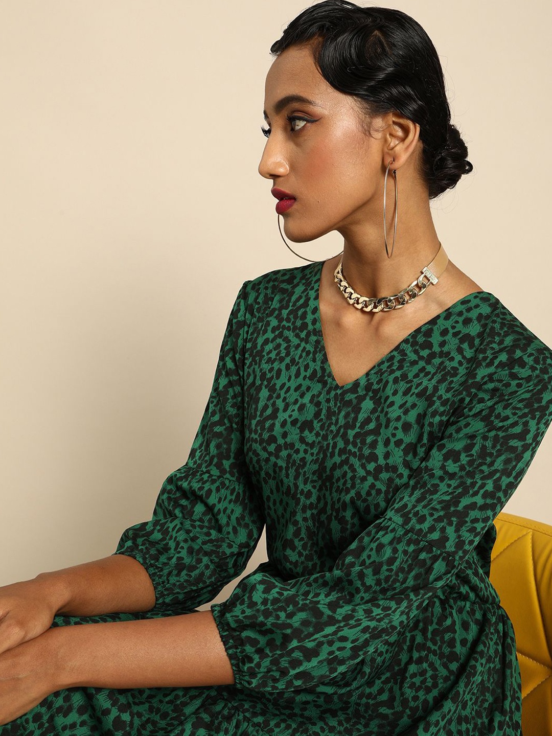 

DODO & MOA Animal Printed V-Neck Puff Sleeve Tiered Satin A-Line Dress, Green