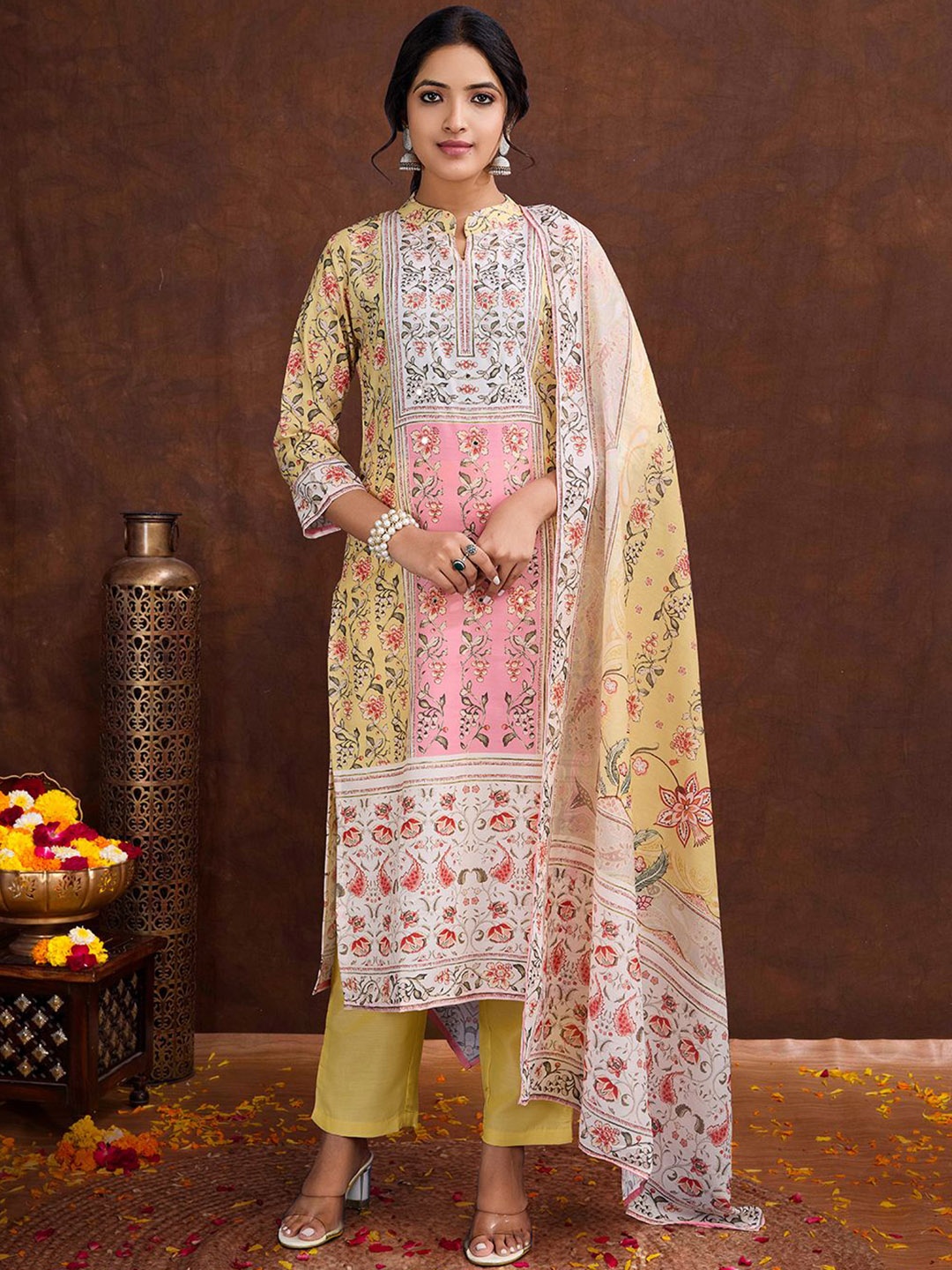 

SUAAC Floral Printed Mandarin Collar Straight Kurta With Trousers And Dupatta, Yellow