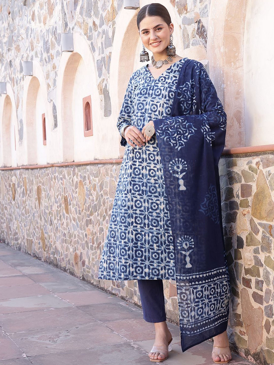 

Taavi Floral Printed Pure Cotton Straight Kurta & Trouser with Dupatta, Blue