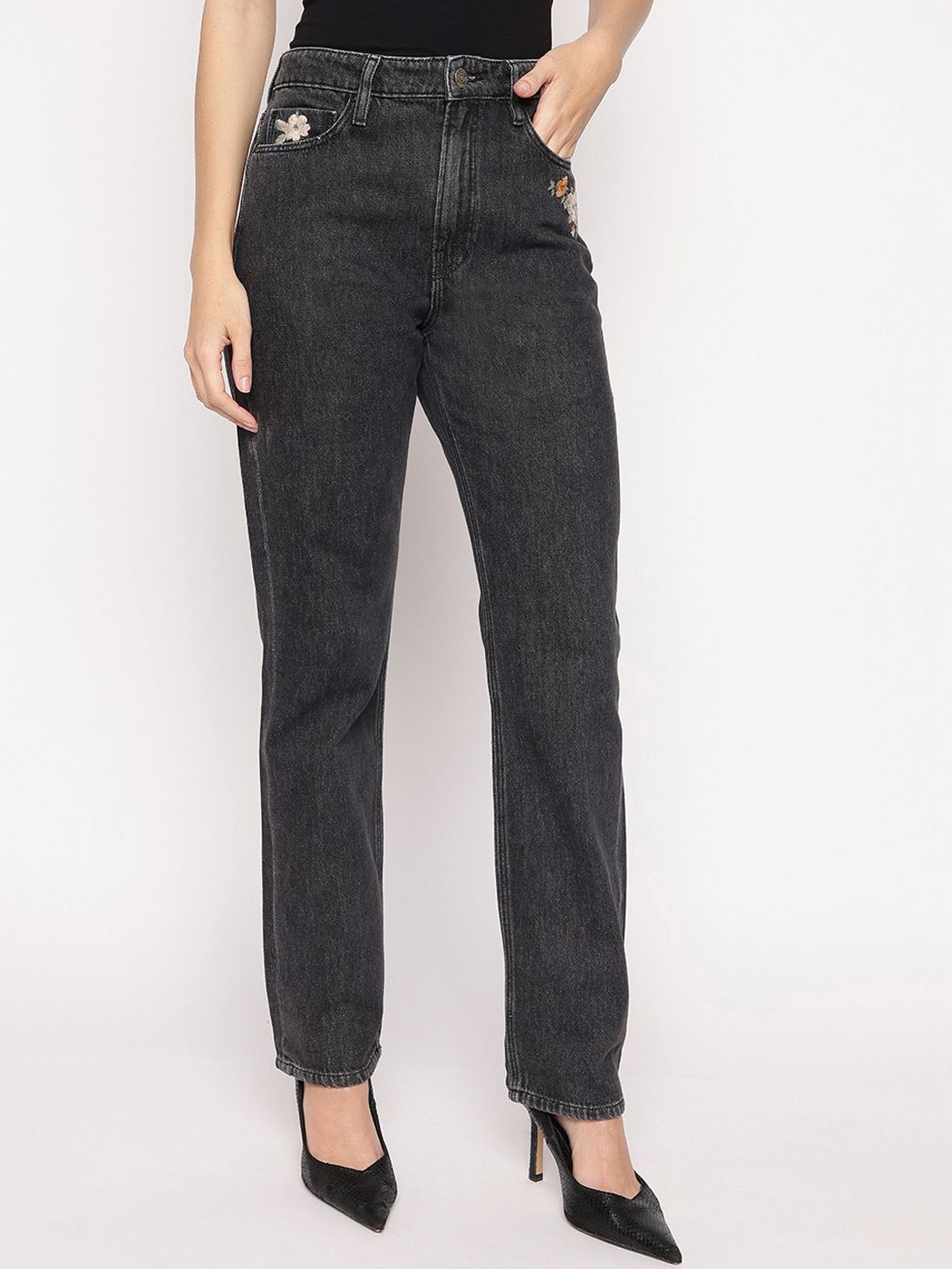

GUESS Women Slim Fit Mid-Rise Dark Shade Jeans, Black
