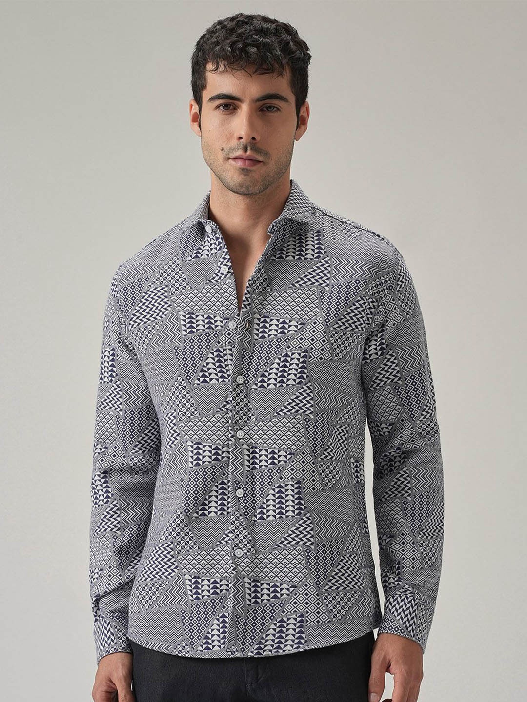 

Banana Club Men Geometric Printed Classic Fit Cotton Casual Shirt, Navy blue