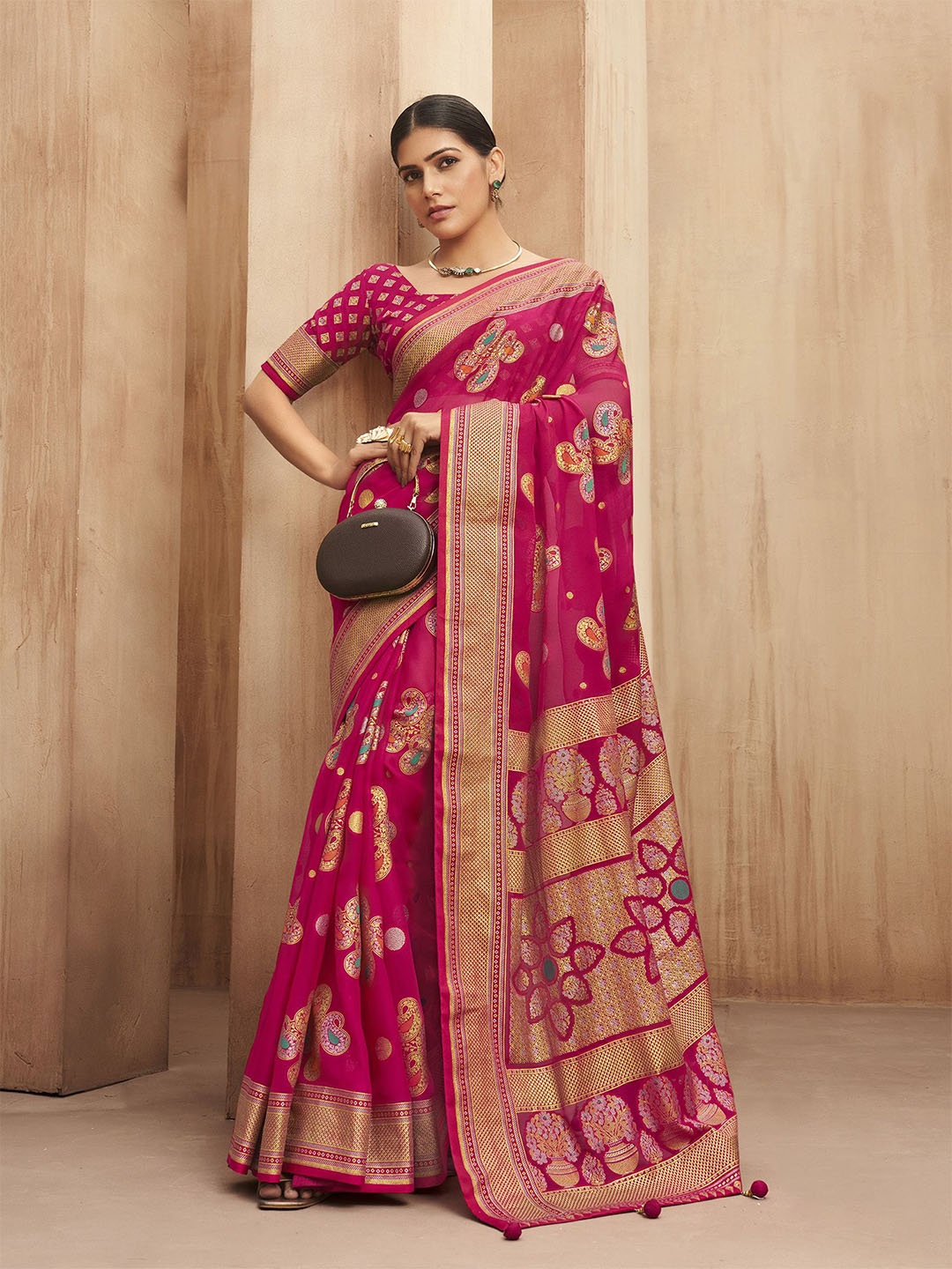 

elora Paisley Printed Banarasi Saree, Red