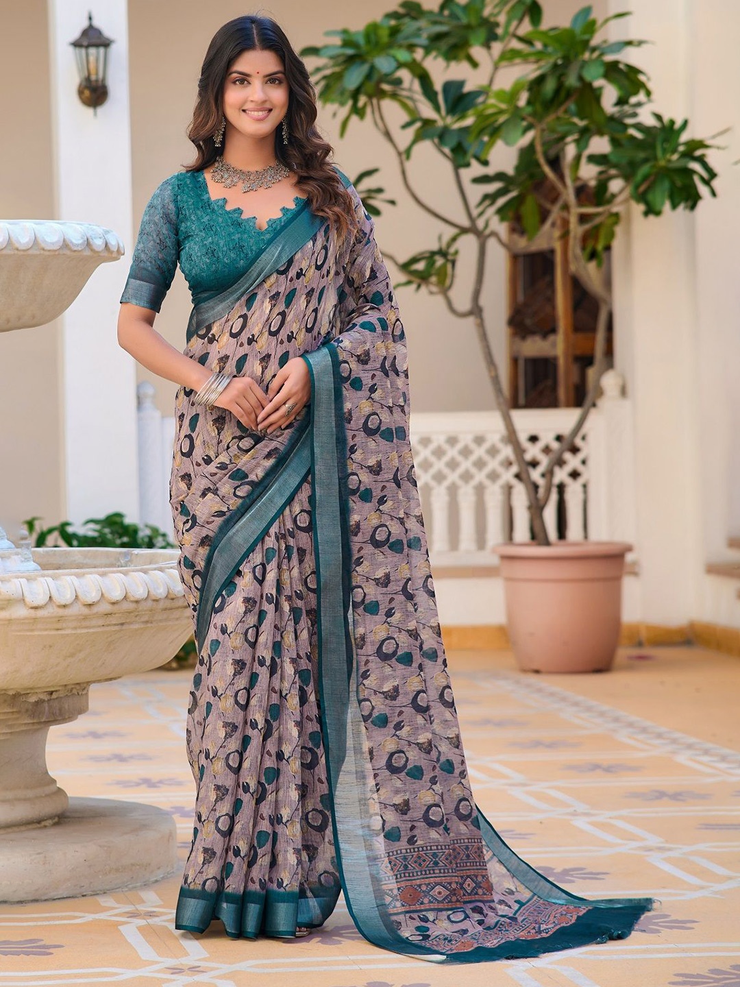 

Nimidiya Floral Zari Pure Cotton Saree, Grey