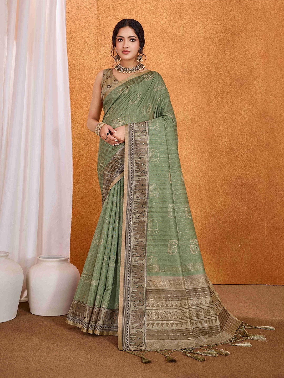 

Mitera Ethnic Motifs Printed Mirror Work Saree, Green