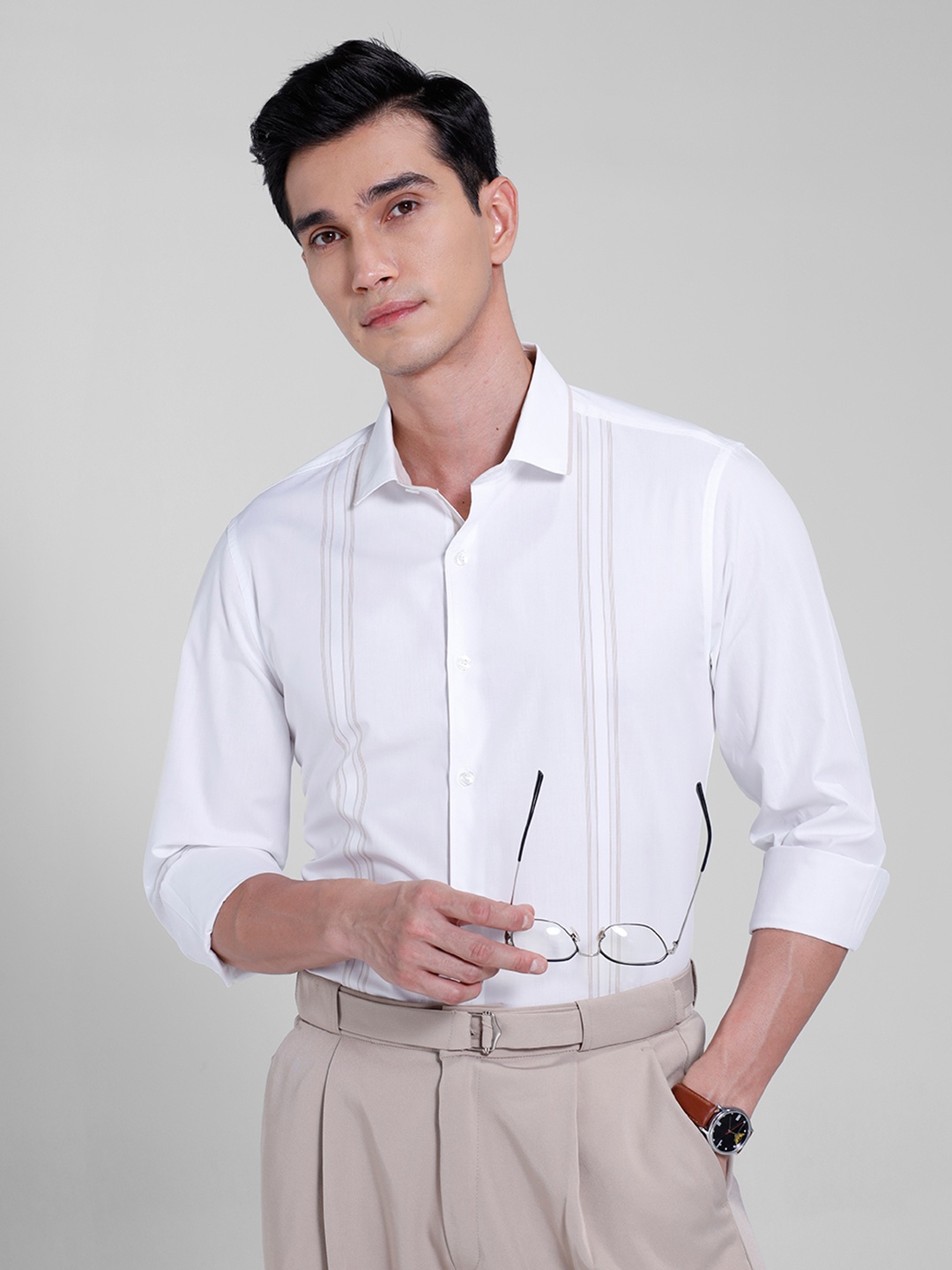 

INVICTUS Men Slim Fit Pure Cotton Striped Casual Shirt, White
