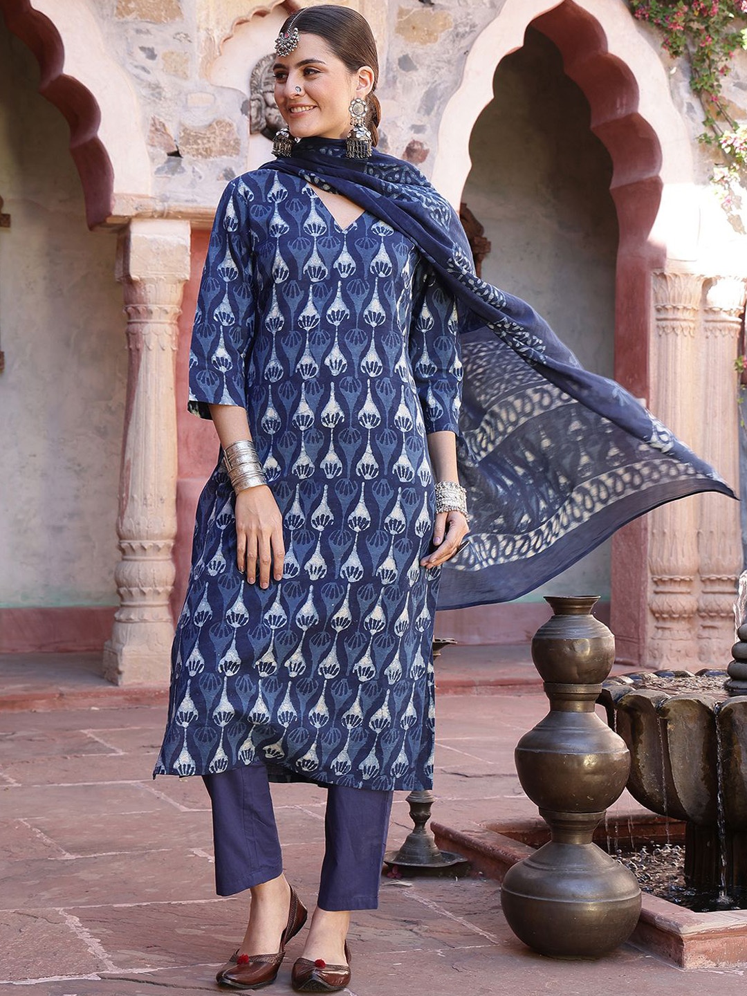 

Taavi Ethnic Motifs Printed V-Neck Pure Cotton Straight Kurta & Trouser with Dupatta, Blue