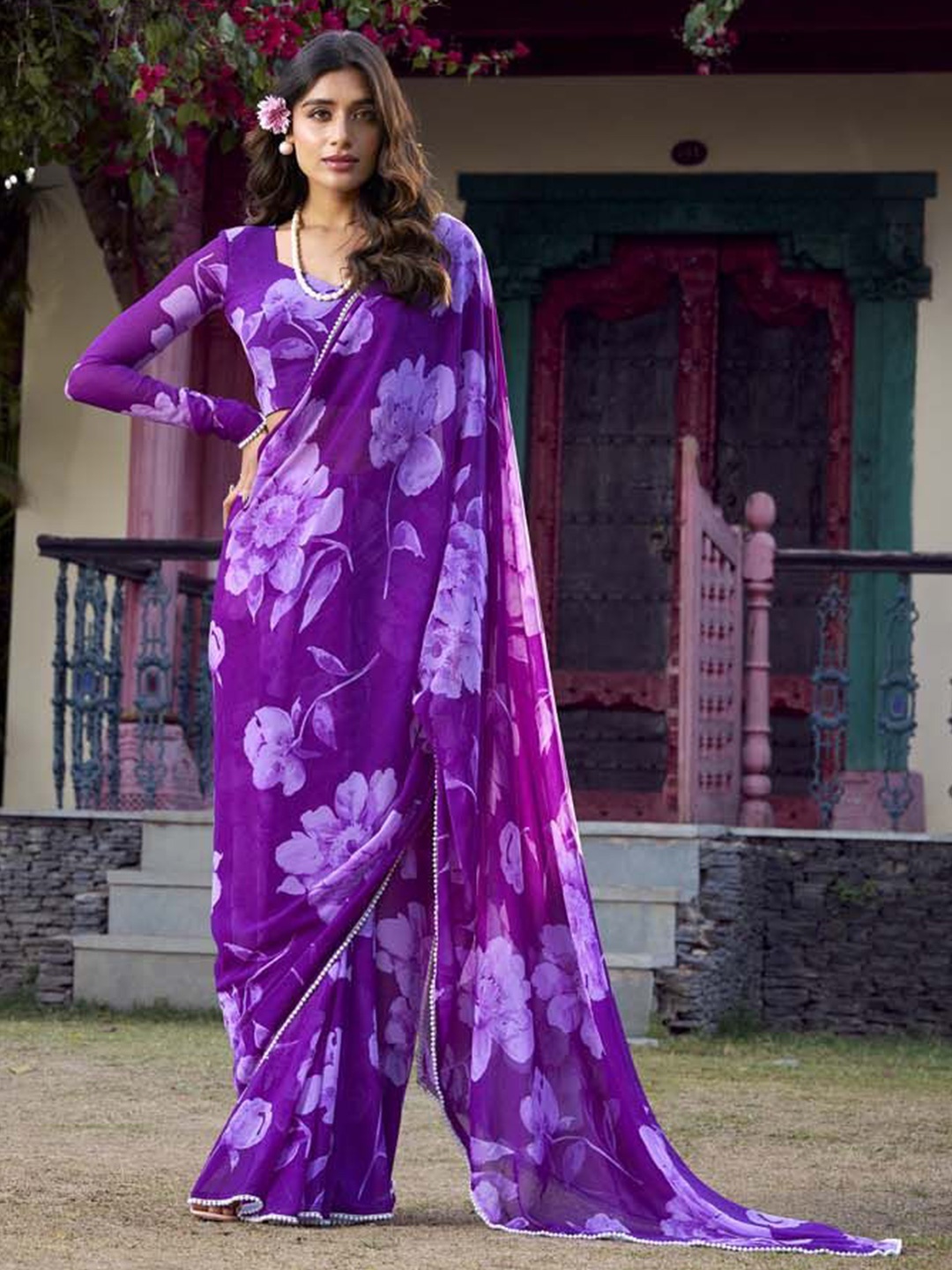 

MADHAVPRIYA Floral Printed Beads and Stones Saree, Purple