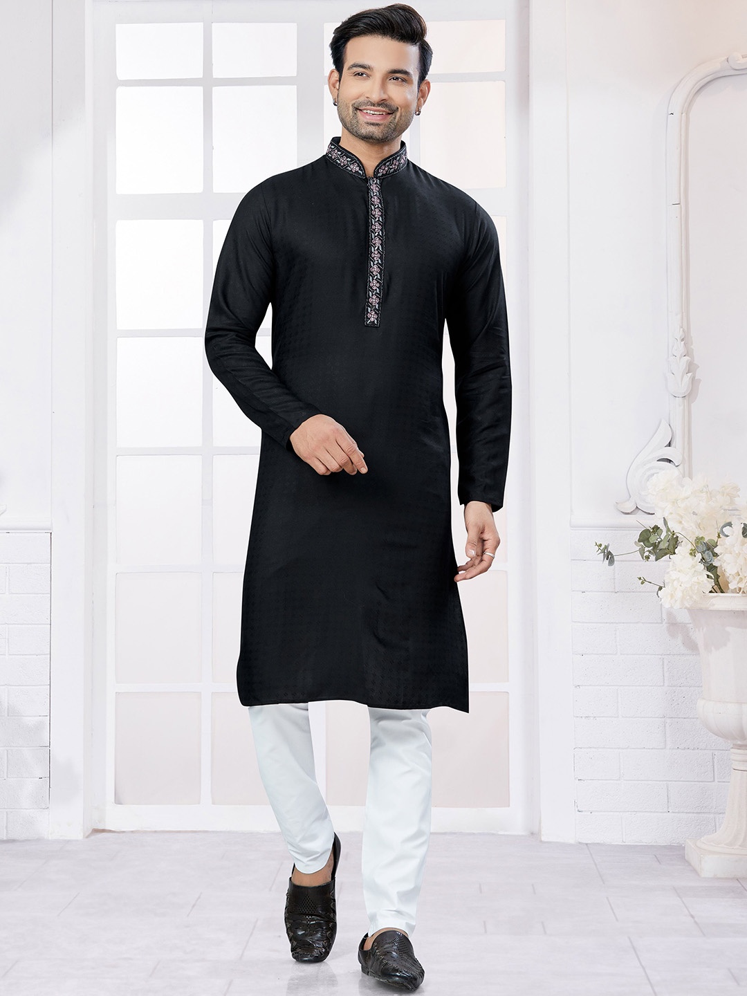 

OUTLUK Floral Woven Design Thread Work Pure Cotton Kurta With Trousers, Black