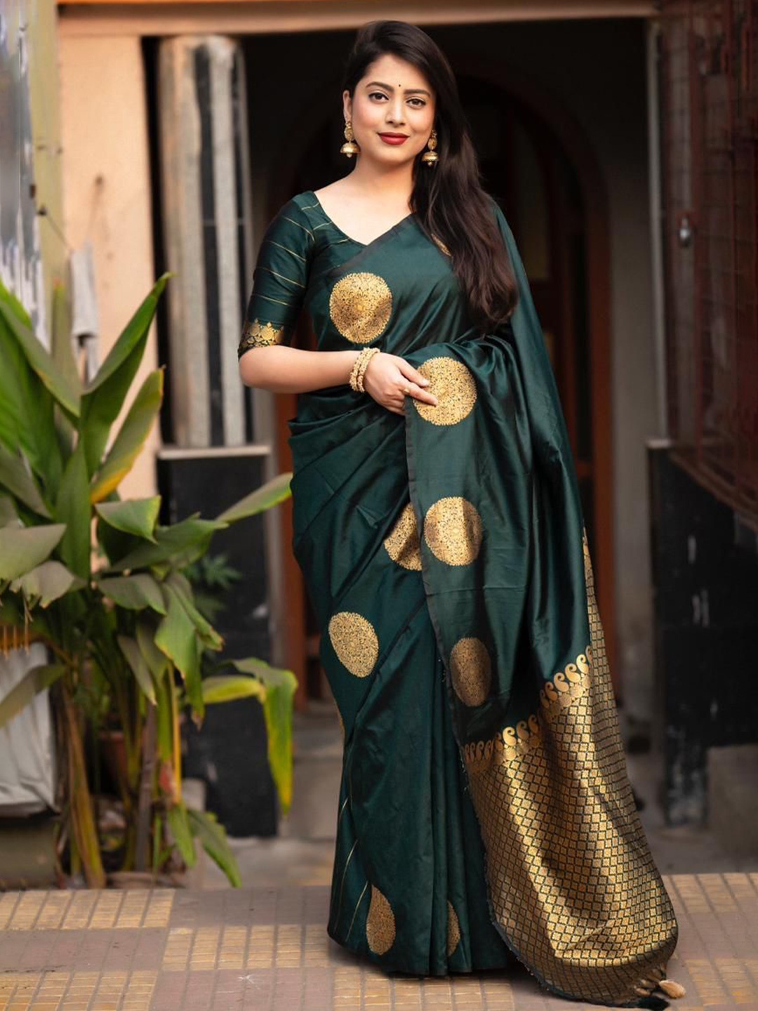 

PAYAL CREATION Ethnic Motifs Woven Design Zari Banarasi Saree, Green