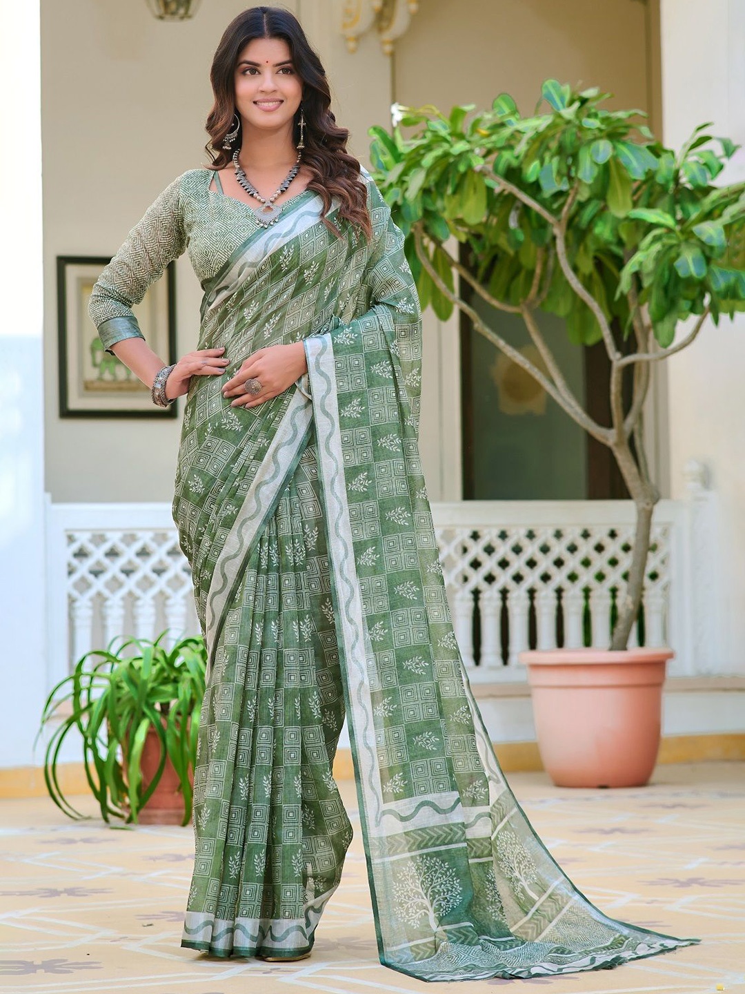 

Nimidiya Floral Printed Pure Cotton Saree, Green