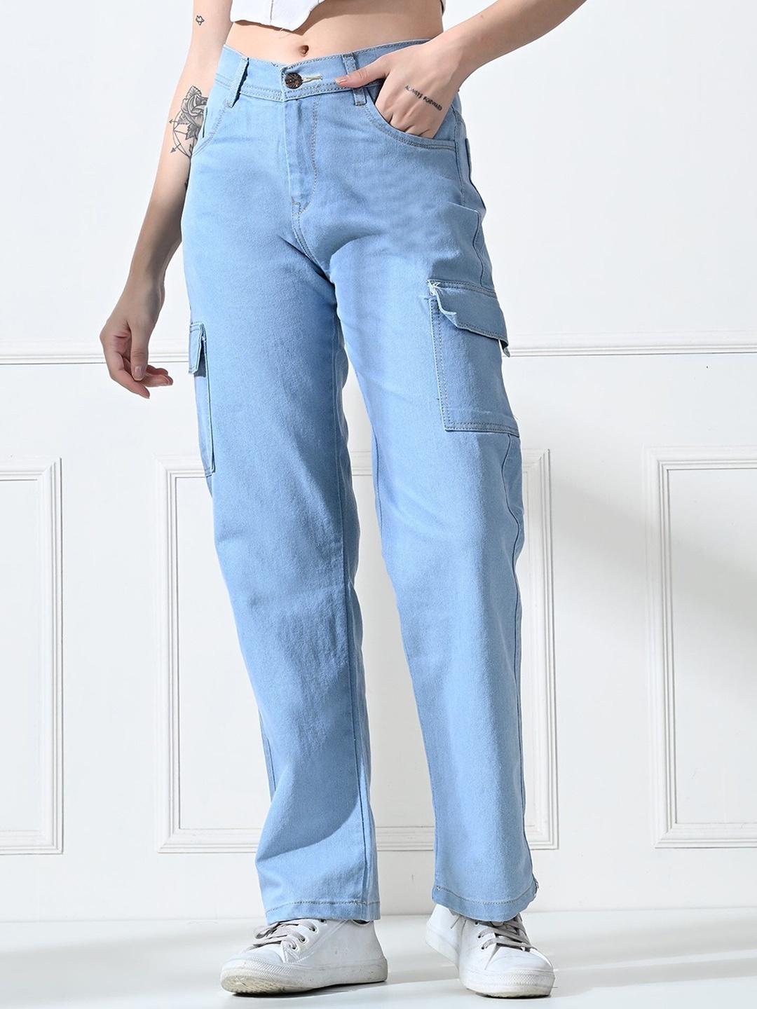 

LINARIA Women Classic Jogger Mildly Distressed Light Fade Jeans, Blue
