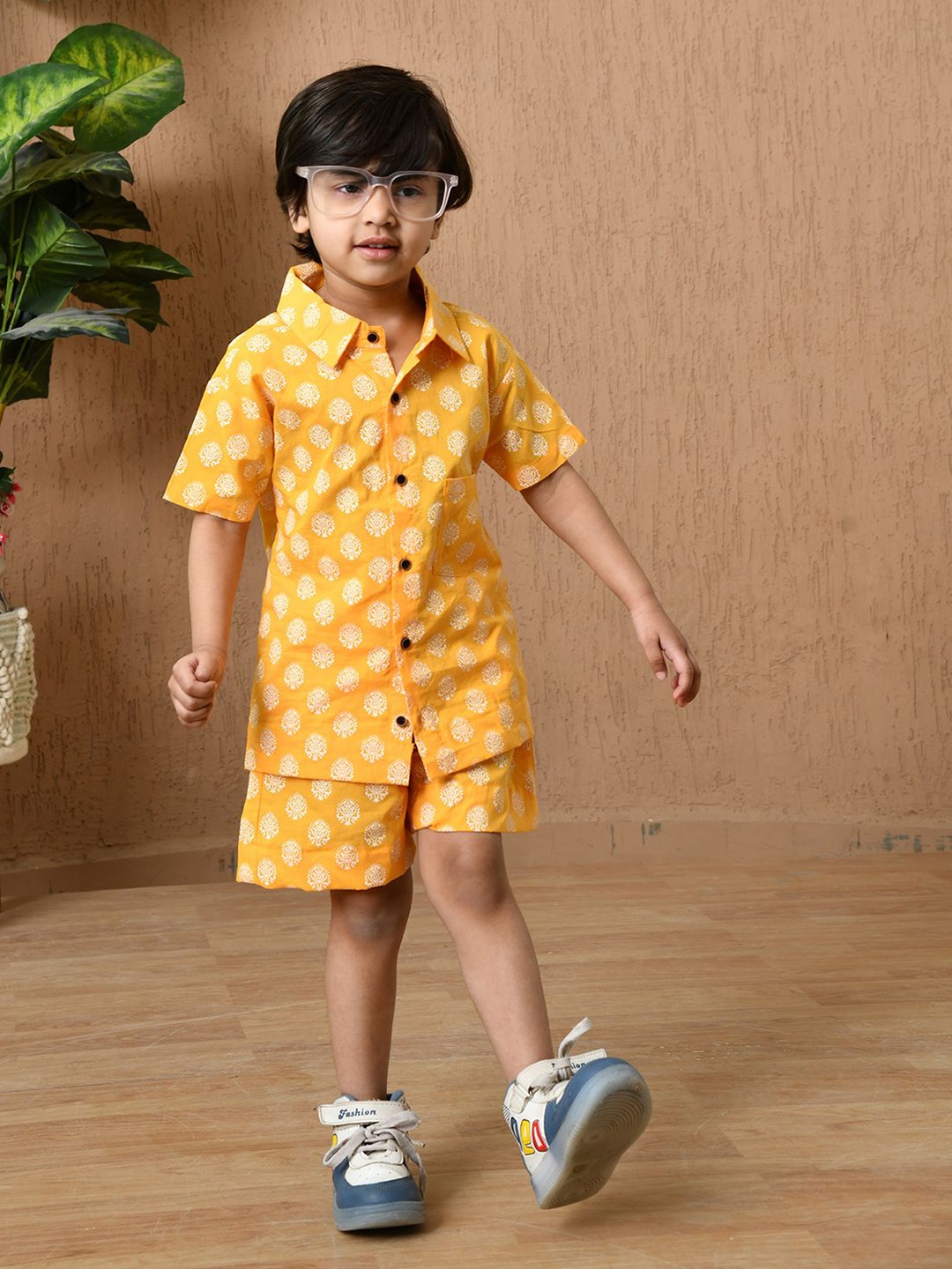 

MoMaa Boys Printed Short Sleeves Pure Cotton Shirt With Shorts, Yellow