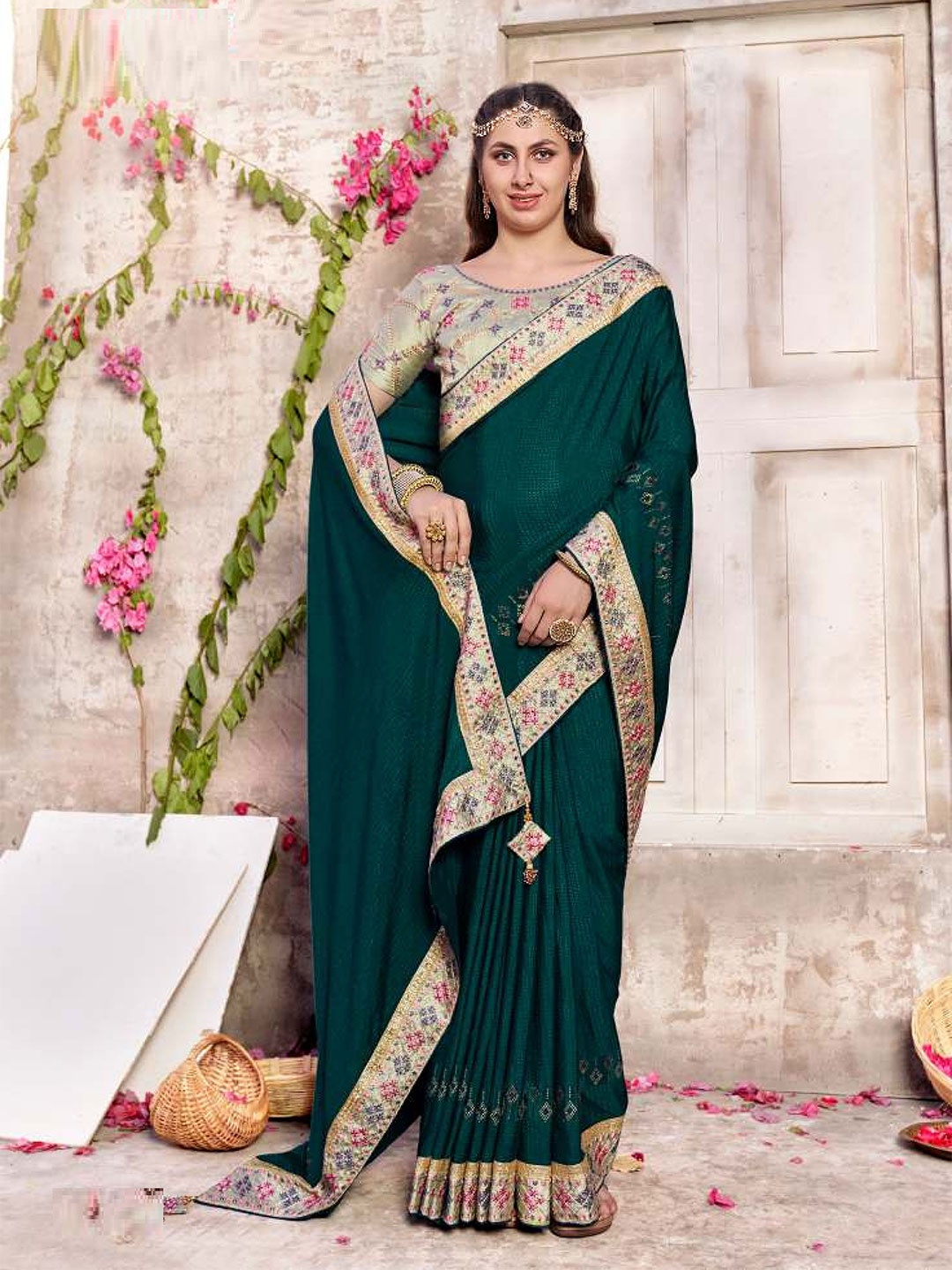

MAHALASA Beads and Stones Embroidered Georgette Saree With Unstitched Blouse Piece, Green