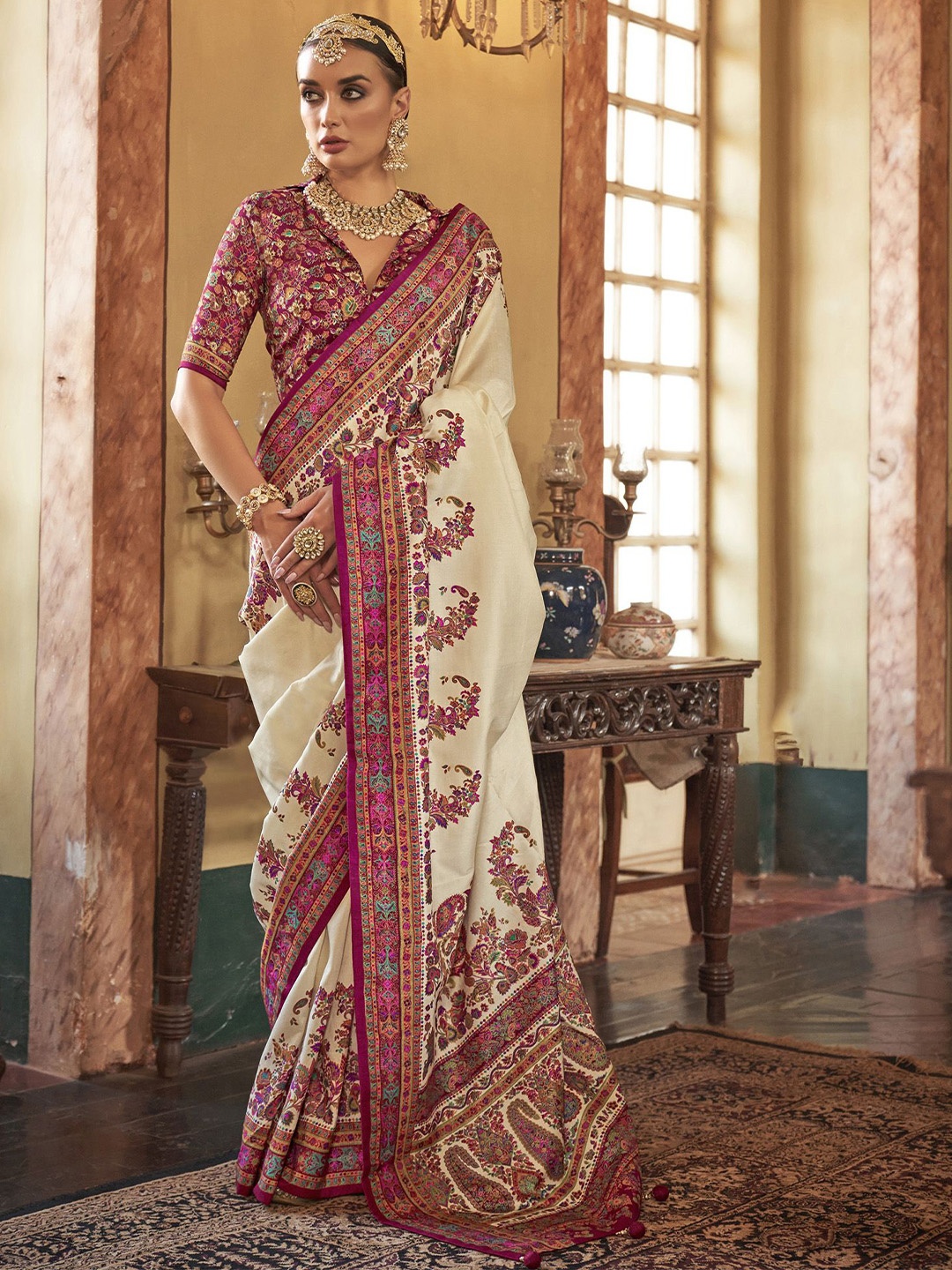 

elora Paisley Printed Banarasi Designer Saree, White