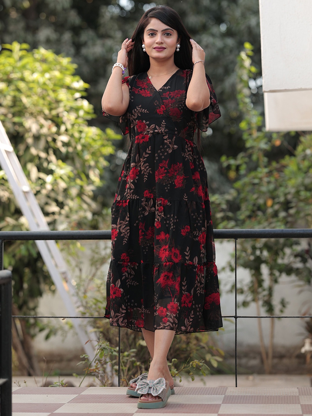 

HOSI Women Floral Printed Georgette A-Line Midi Dress, Black