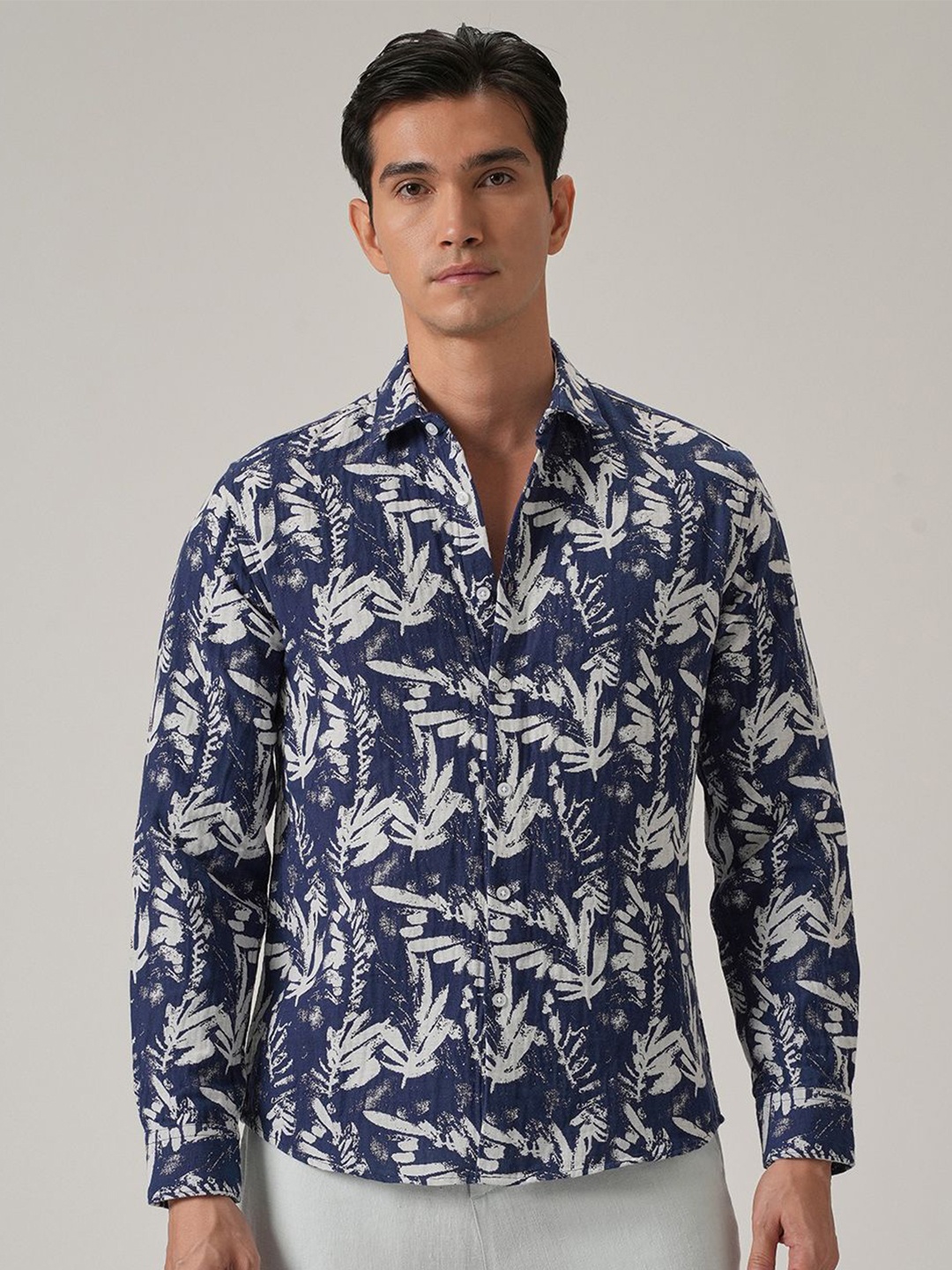 

Banana Club Men Tropical Printed Classic Fit Casual Shirt, Navy blue