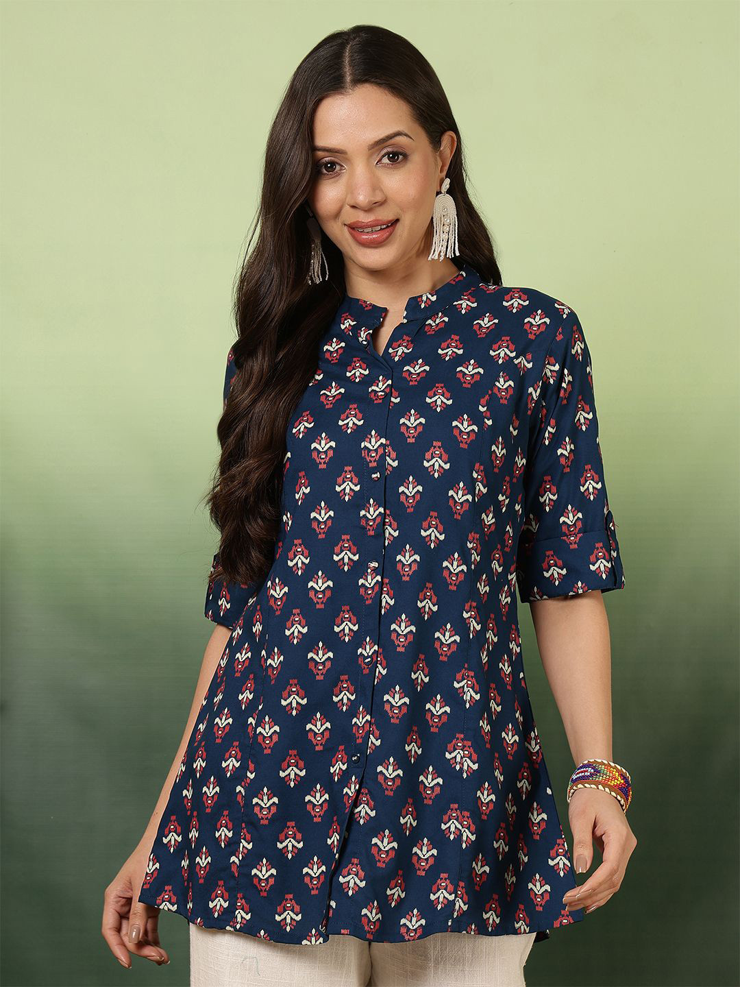 

Sangria Floral Printed Mandarin Collar Neck Top, Blue