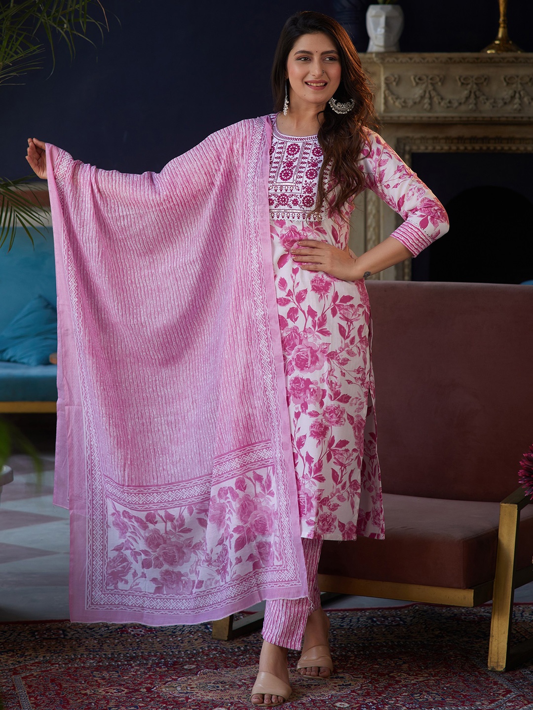 

DIVASTRI Floral Printed Sequunied Round Neck Straight Kurta With Trousers & Dupatta, Pink