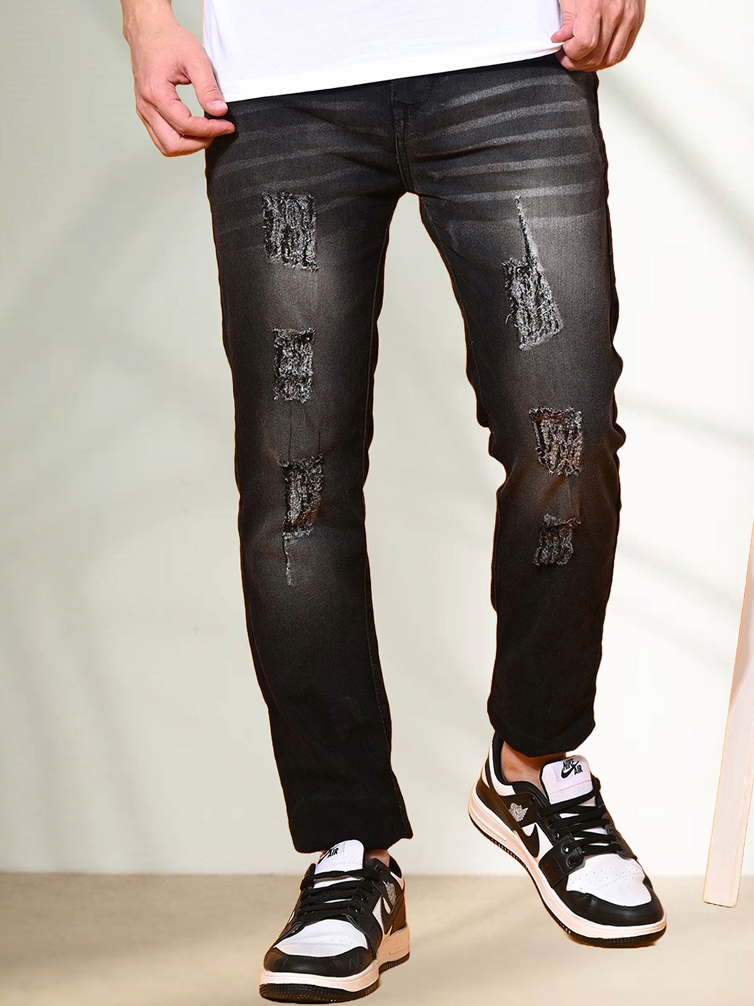 

LINARIA Men Classic Mid-Rise Mildly Distressed Tapered Fit Jeans, Grey