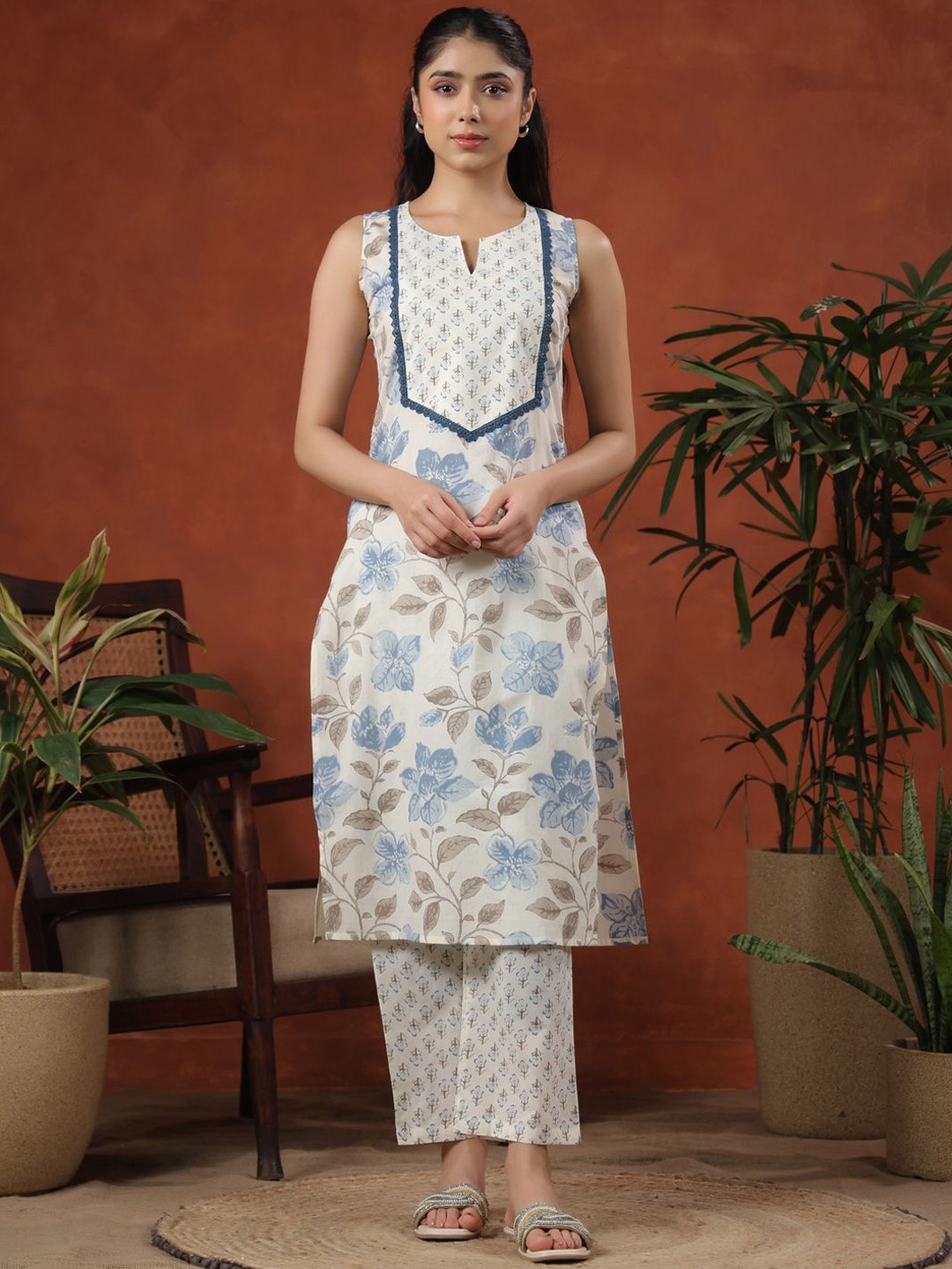 

anayna Floral Printed Notch Neck Pure Cotton Straight Kurta With Trousers, Blue