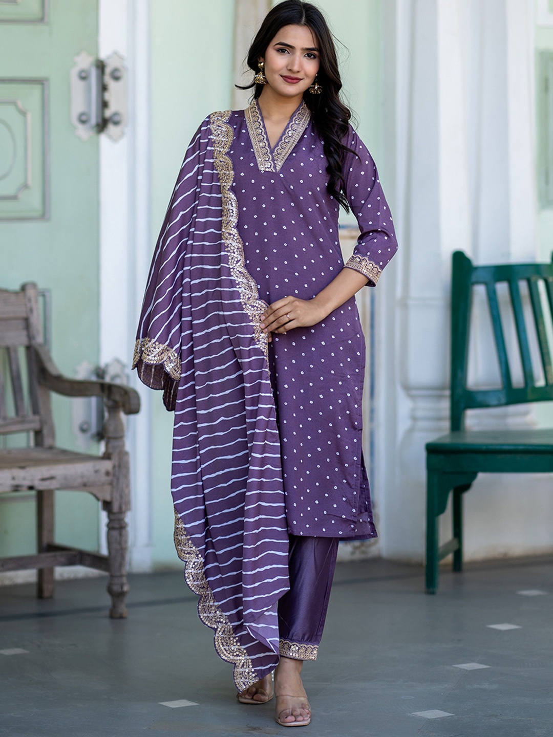 

ASPORA Bandhani Printed V-Neck Sequinned Straight Kurta With Trousers & Dupatta, Lavender
