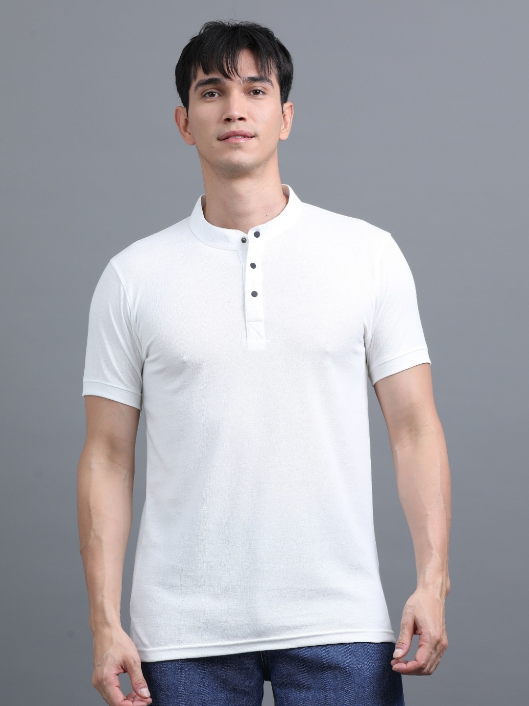 

BLUE ARC Men Henley Neck T-shirt, White