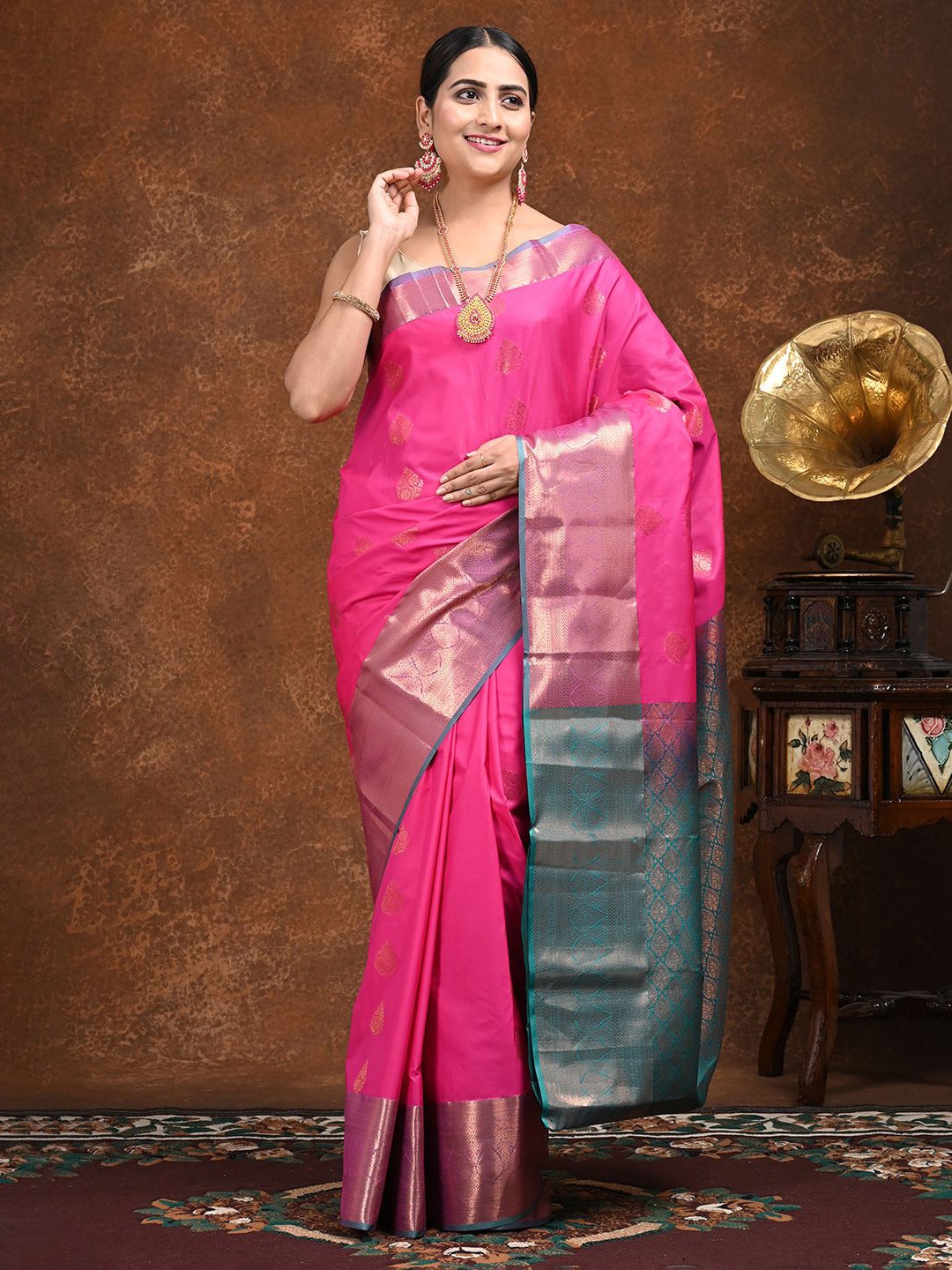 

Ushvii Ethnic Motifs Woven Design Zari Kanjeevaram Saree, Fuchsia