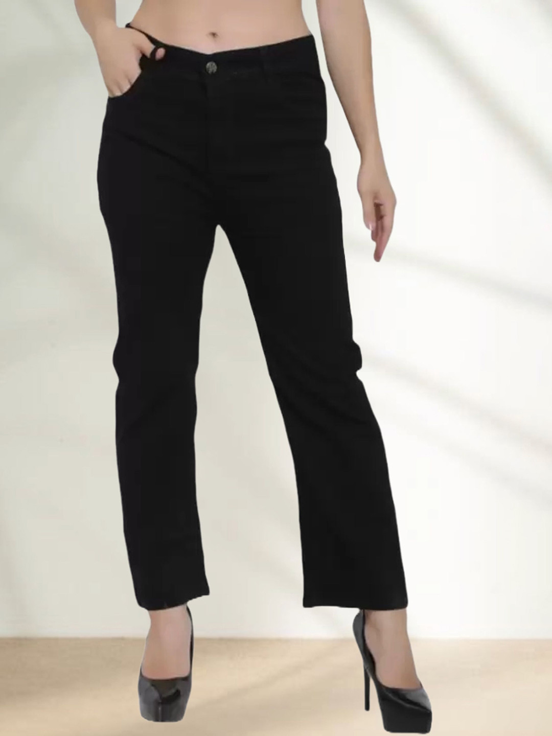 

LINARIA Women Classic Relaxed Fit Mid-Rise Jeans, Black