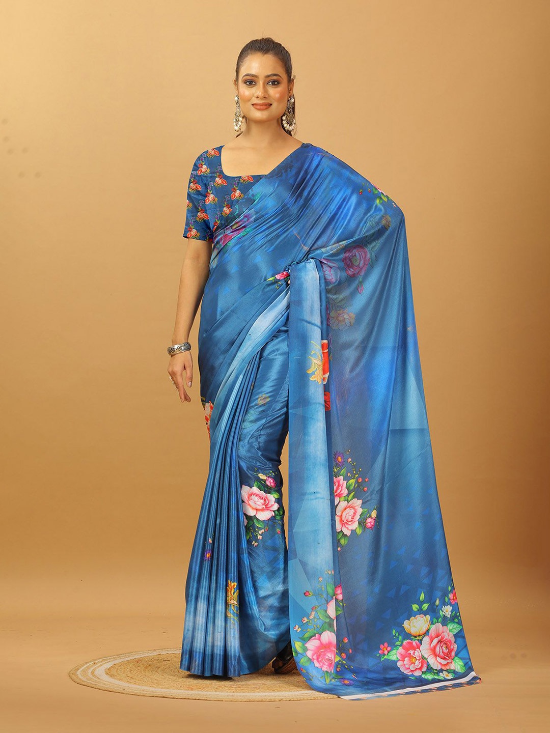 

VIRENDRA TEXTILES Floral Printed Crepe Saree With Unstitched Blouse Piece, Blue
