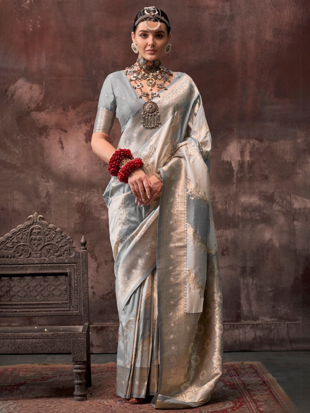 

DEVATITHI Woven Design Zari Silk Blend Saree, Grey
