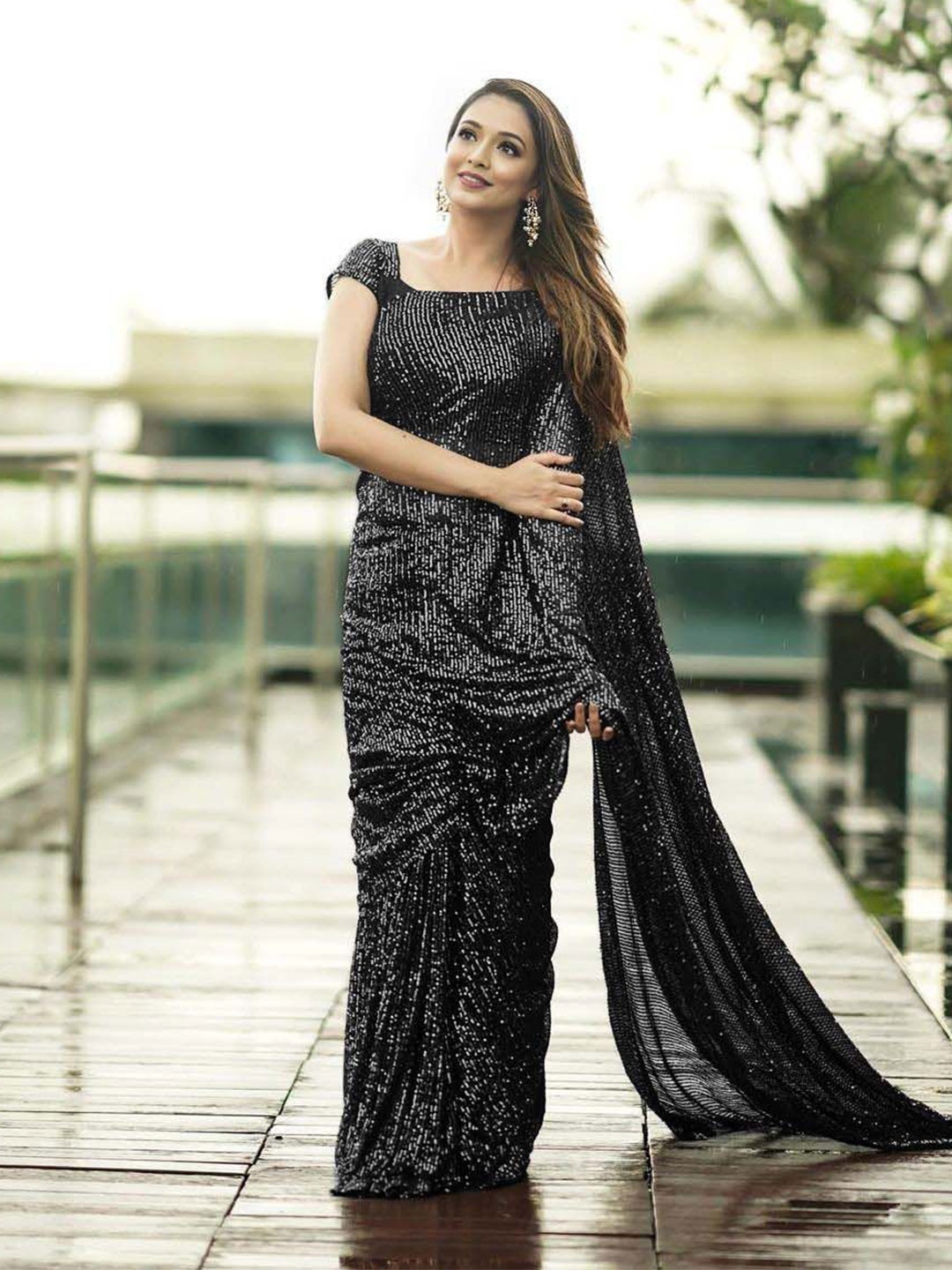

MADHUR HAND WORK ART Sequinned Poly Georgette Designer Saree, Black
