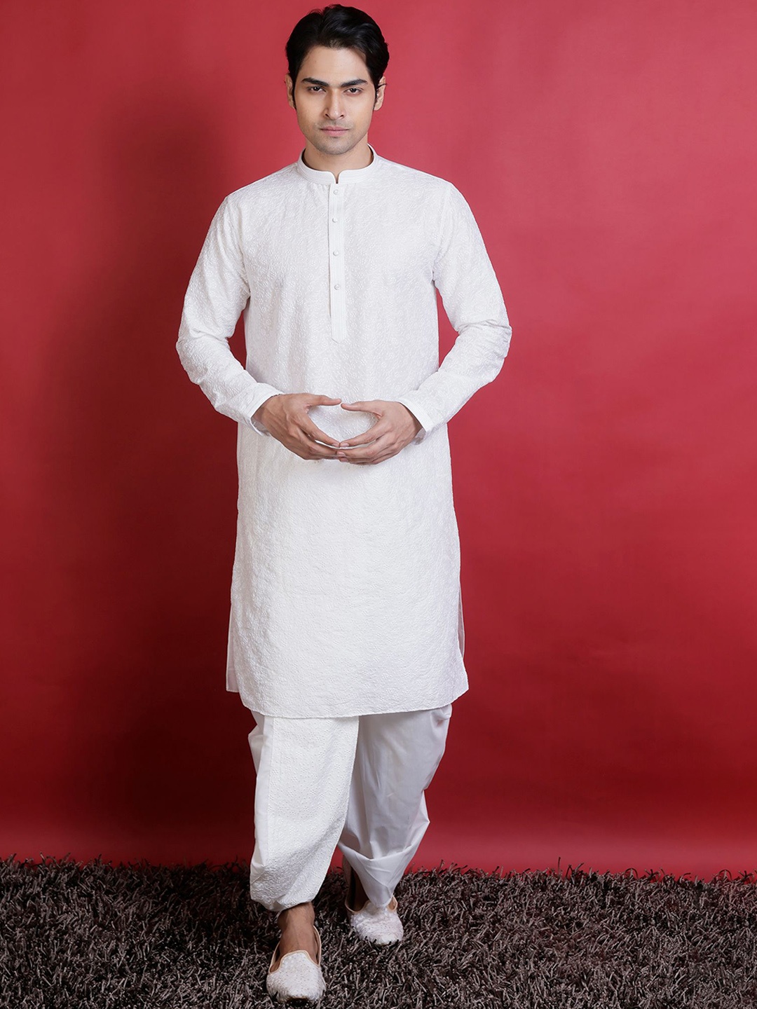 

KHAAS Floral Embroidered Mandarin Collar Cotton Silk Sequinned Kurta With Dhoti Pants, Off white