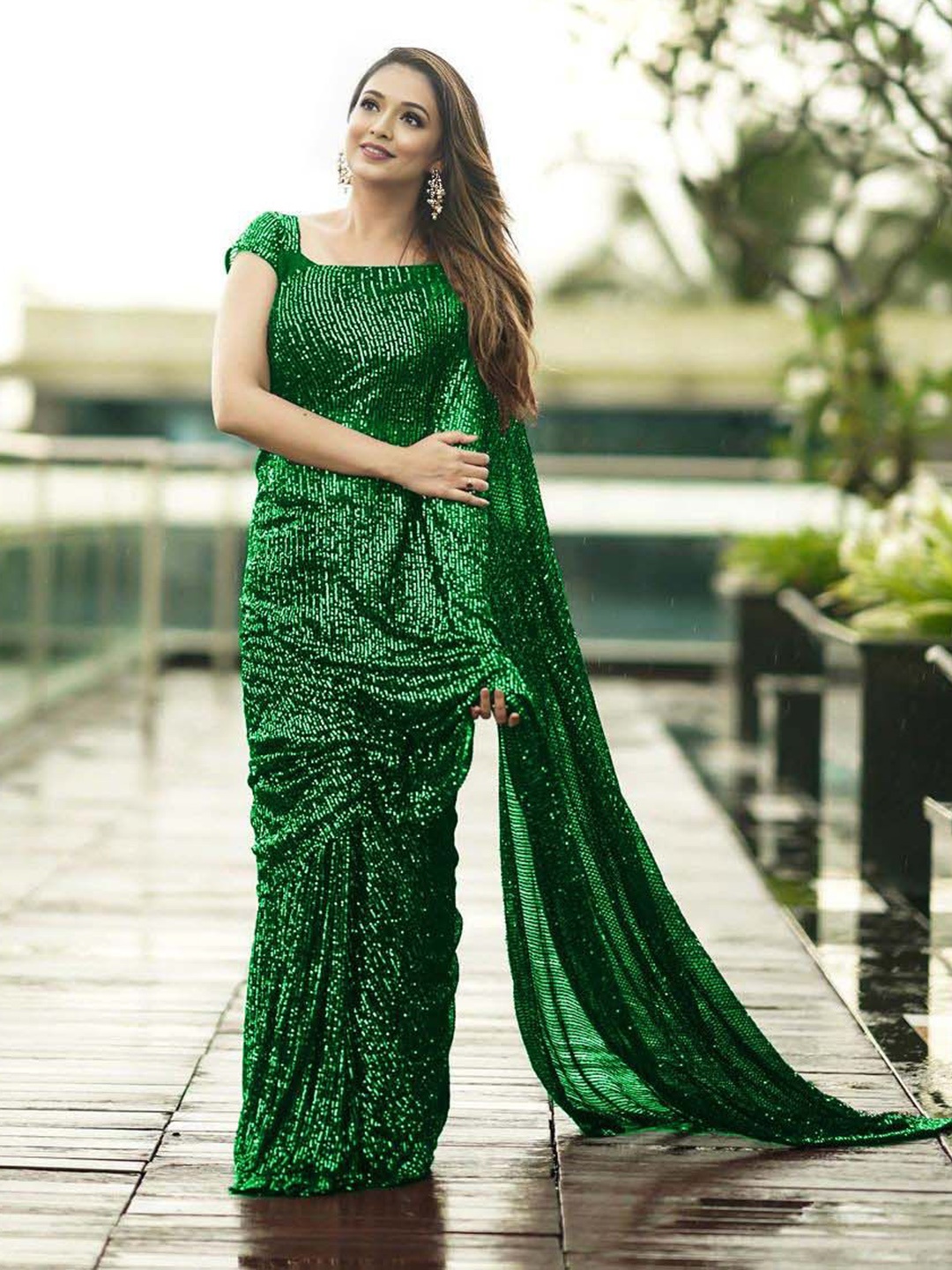 

MADHUR HAND WORK ART Sequinned Poly Georgette Designer Saree, Green