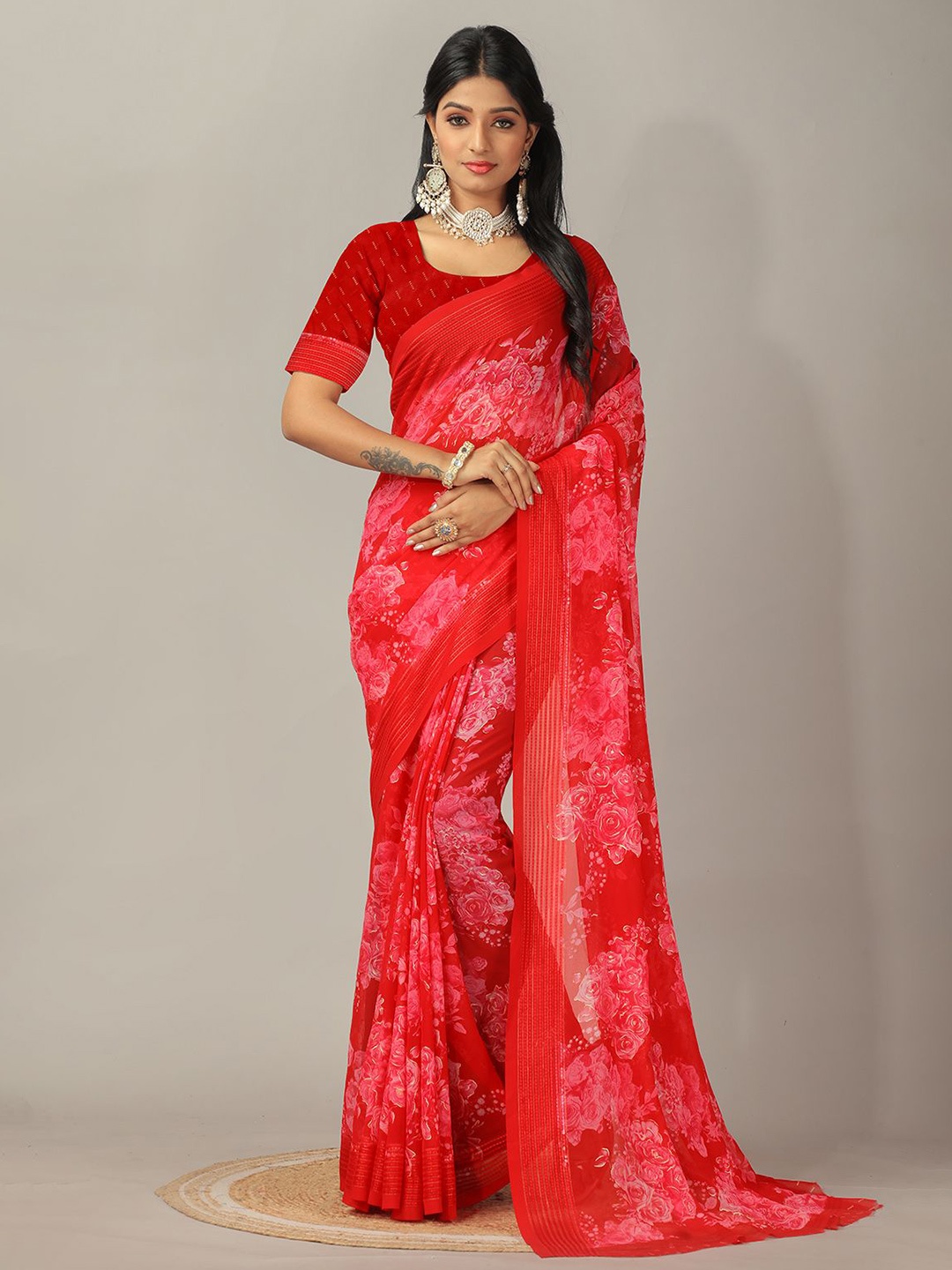 

VIRENDRA TEXTILES Floral Printed Pure Georgette Saree, Red